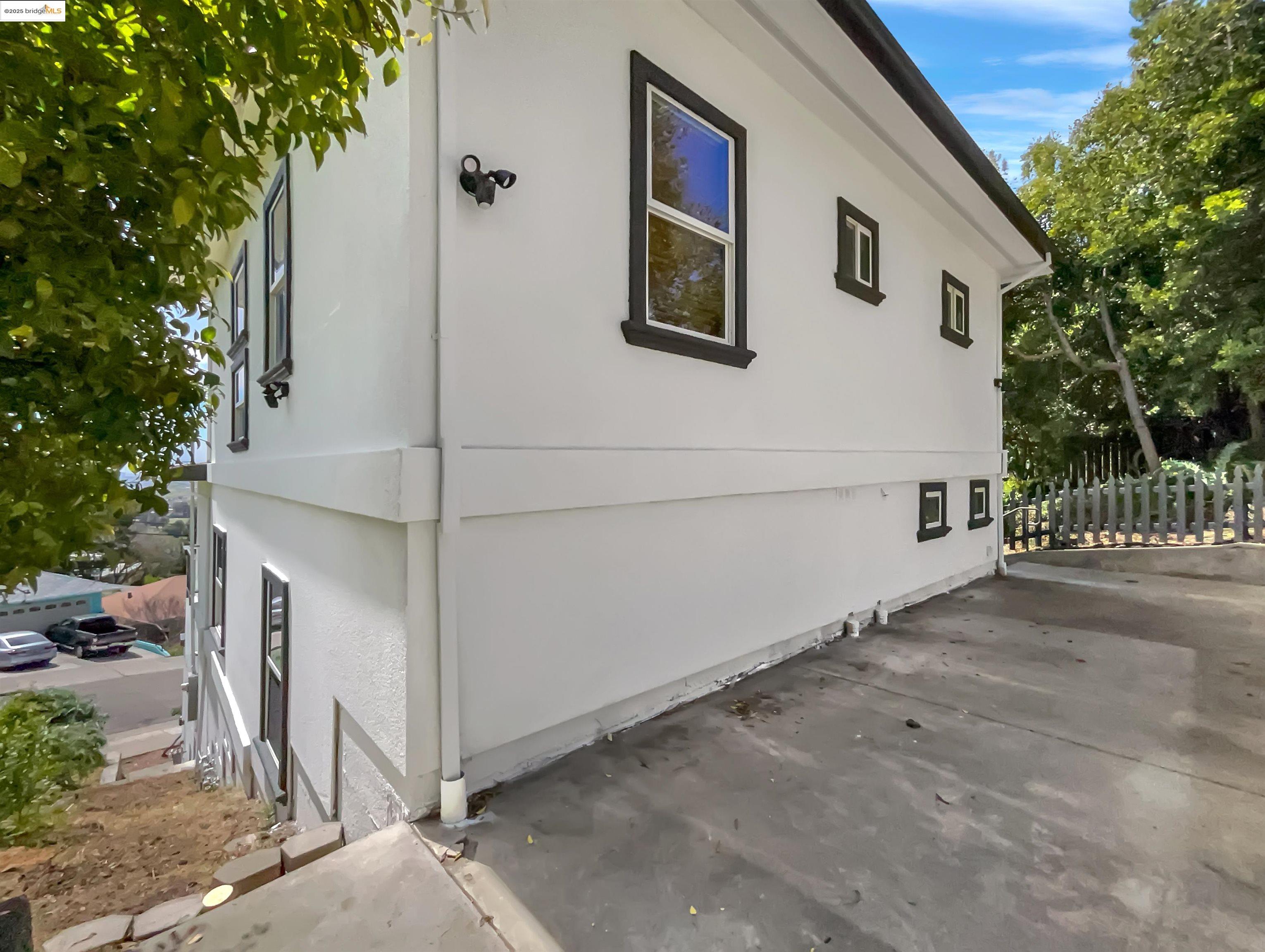 Detail Gallery Image 58 of 59 For 6336 Buena Ventura Ave, Oakland,  CA 94605 - 4 Beds | 2/1 Baths