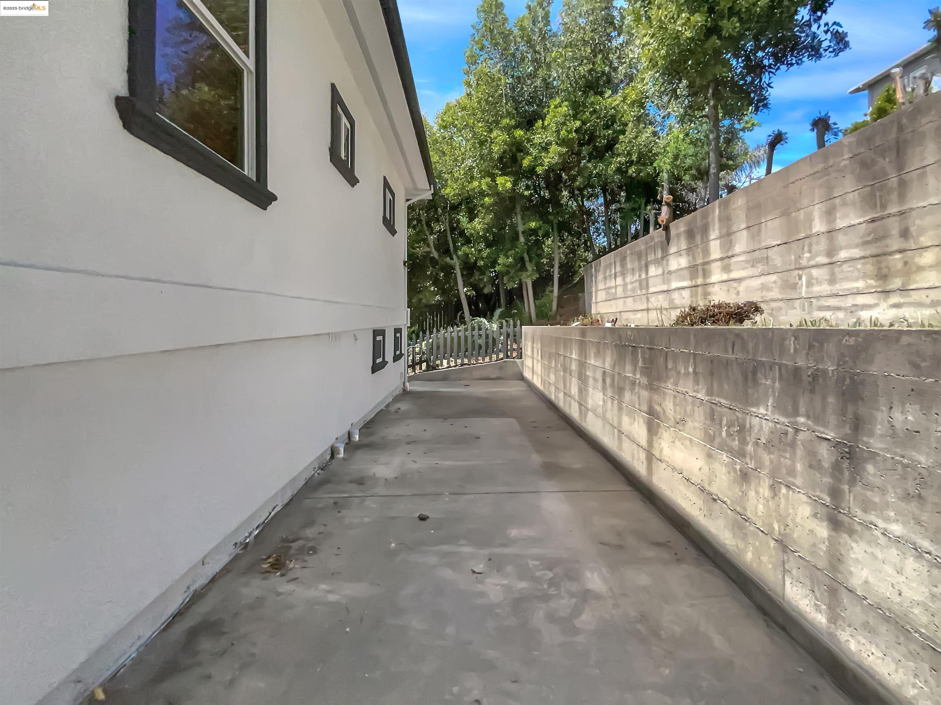 Detail Gallery Image 59 of 59 For 6336 Buena Ventura Ave, Oakland,  CA 94605 - 4 Beds | 2/1 Baths