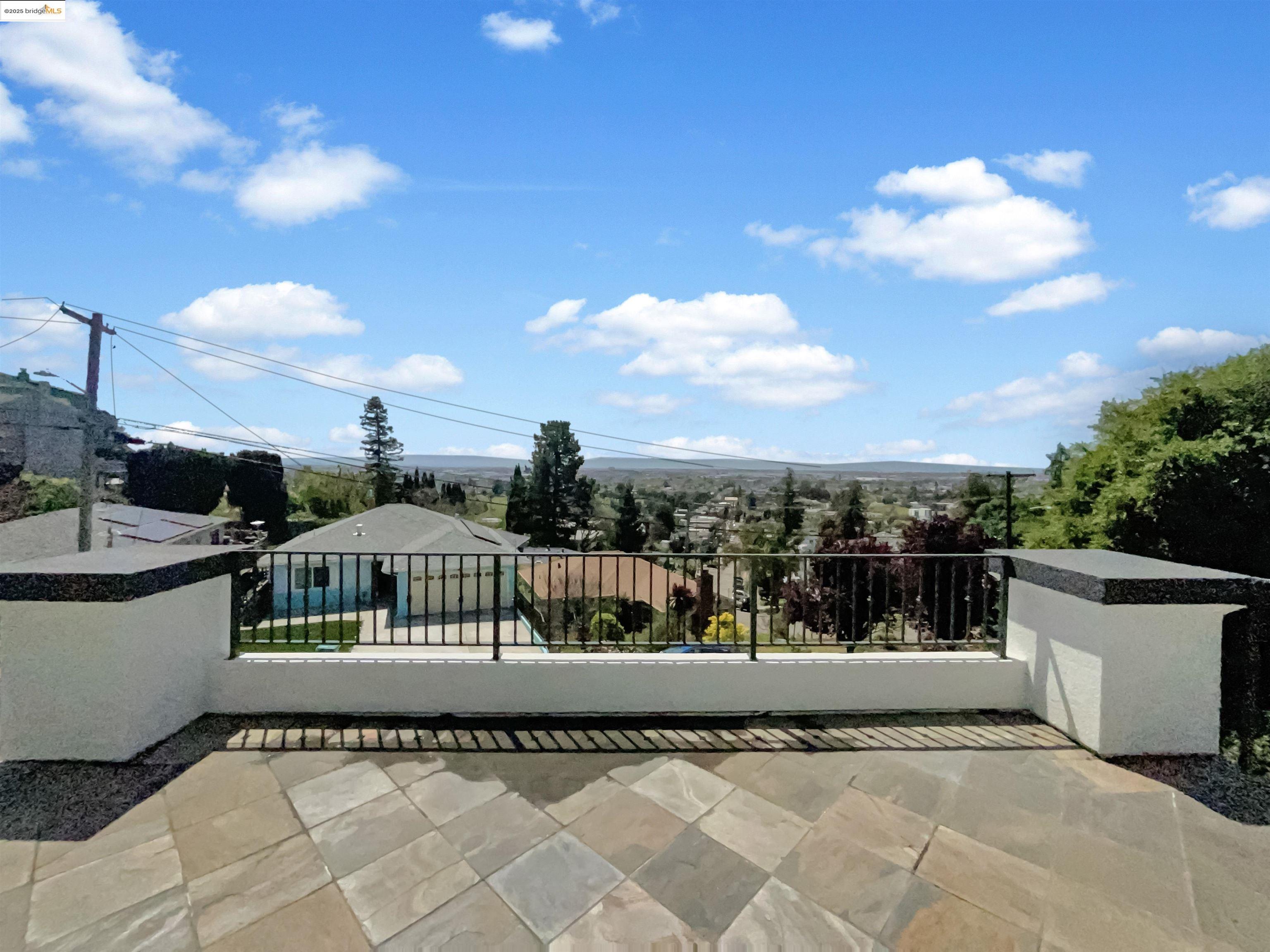 Detail Gallery Image 7 of 59 For 6336 Buena Ventura Ave, Oakland,  CA 94605 - 4 Beds | 2/1 Baths