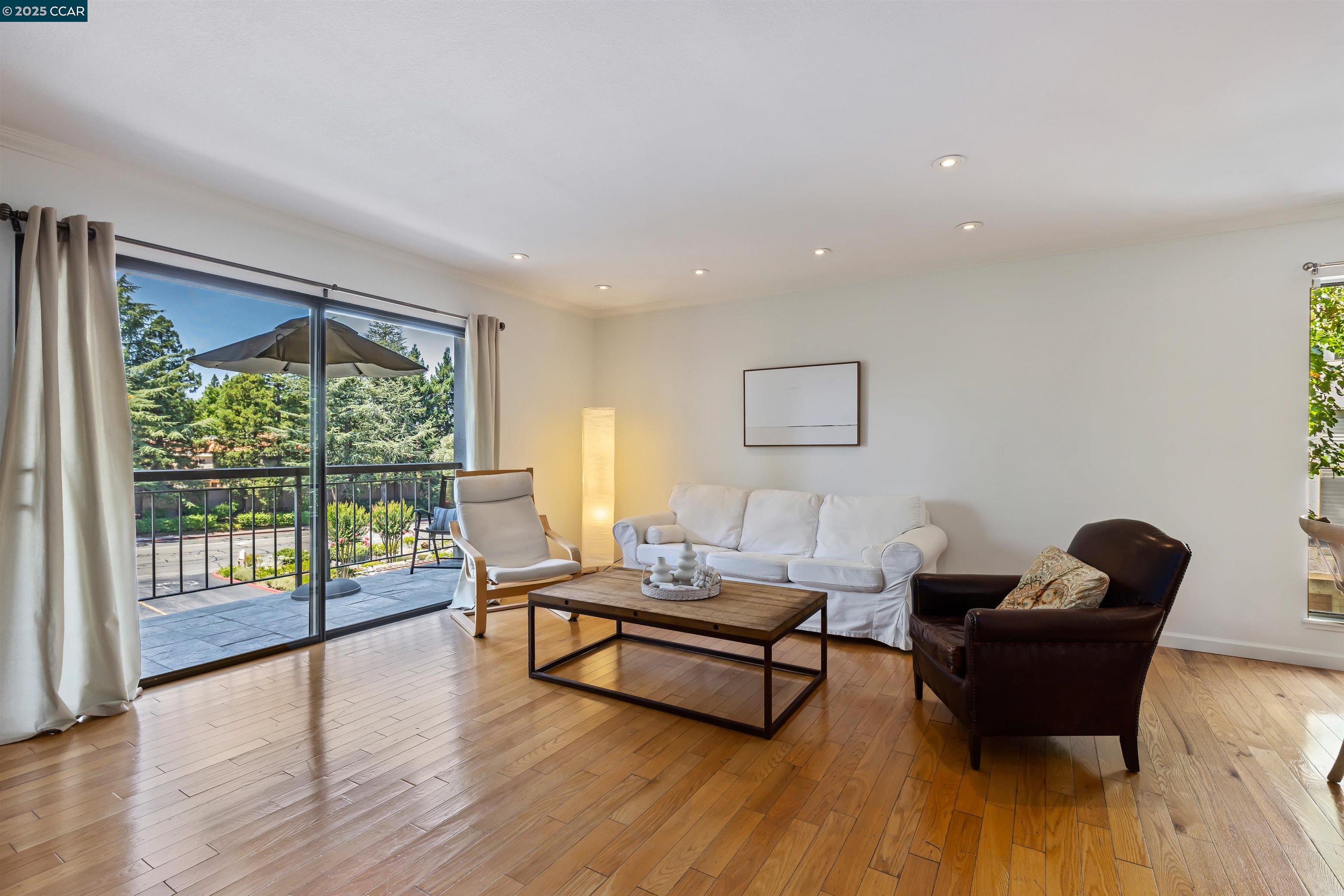 Photo #2: 41086283 Listing: Photo #2