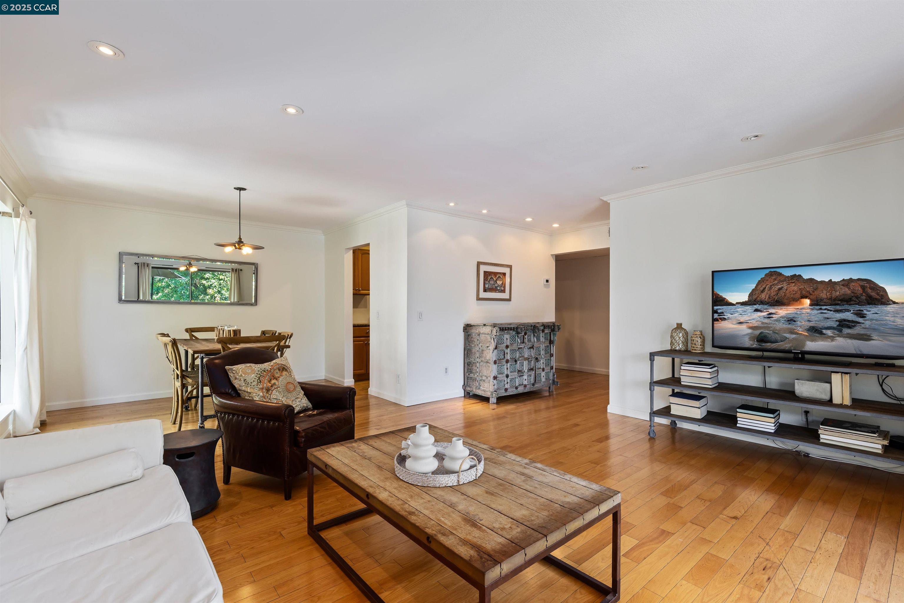 Photo #3: 41086283 Listing: Photo #3