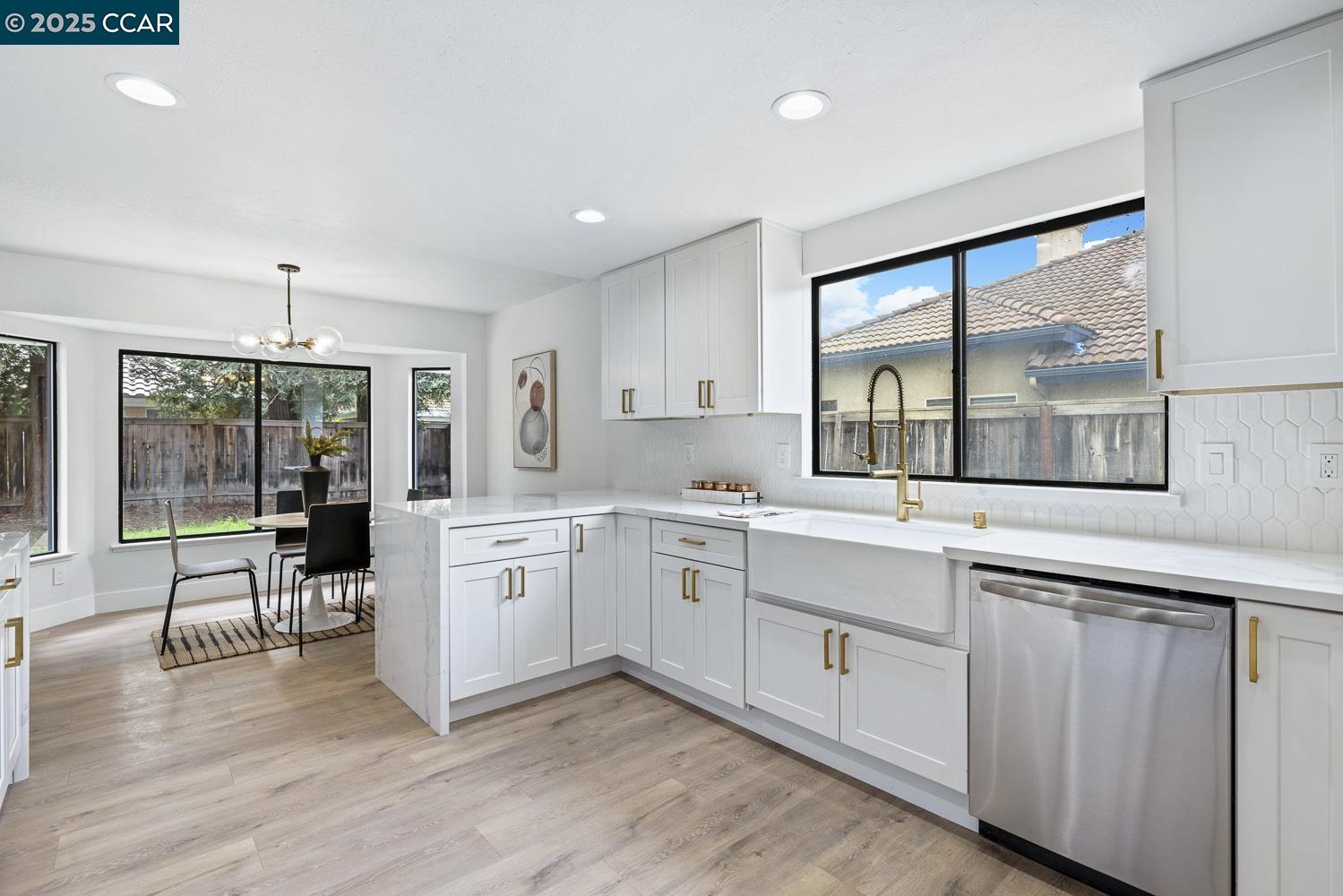 Detail Gallery Image 11 of 38 For 5017 W Locust Ave, Fresno,  CA 93722 - 3 Beds | 2 Baths
