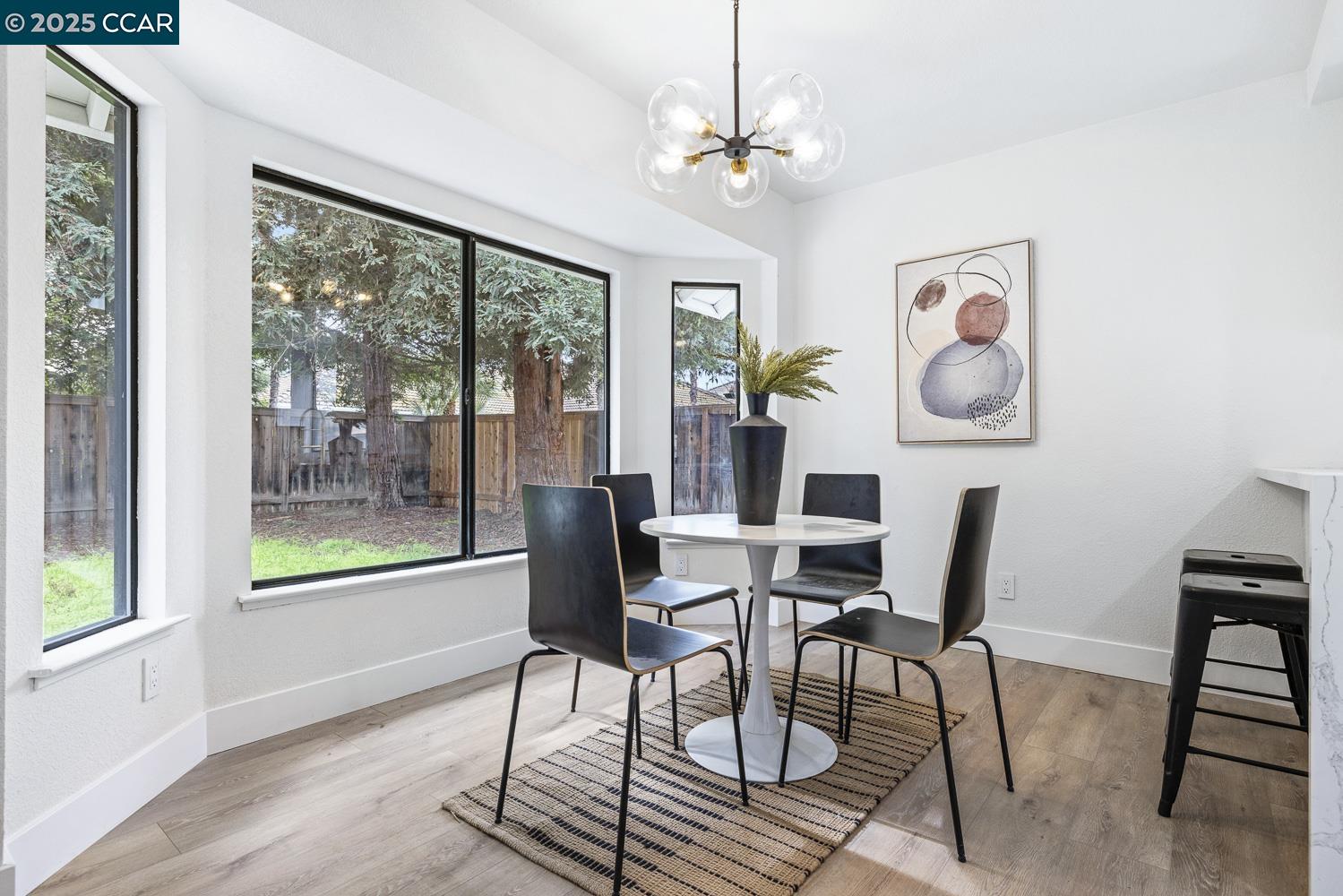 Detail Gallery Image 12 of 38 For 5017 W Locust Ave, Fresno,  CA 93722 - 3 Beds | 2 Baths