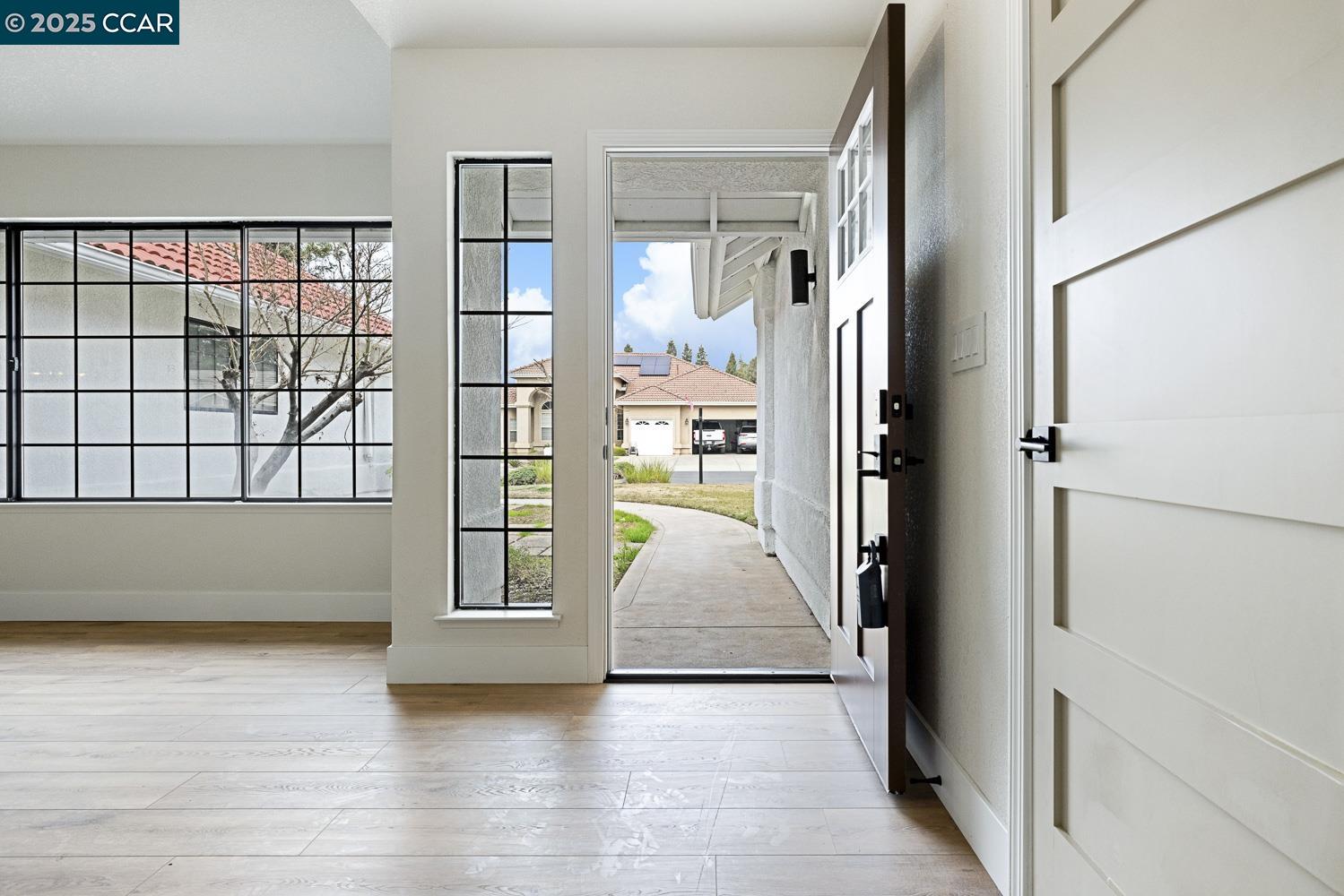 Detail Gallery Image 13 of 38 For 5017 W Locust Ave, Fresno,  CA 93722 - 3 Beds | 2 Baths