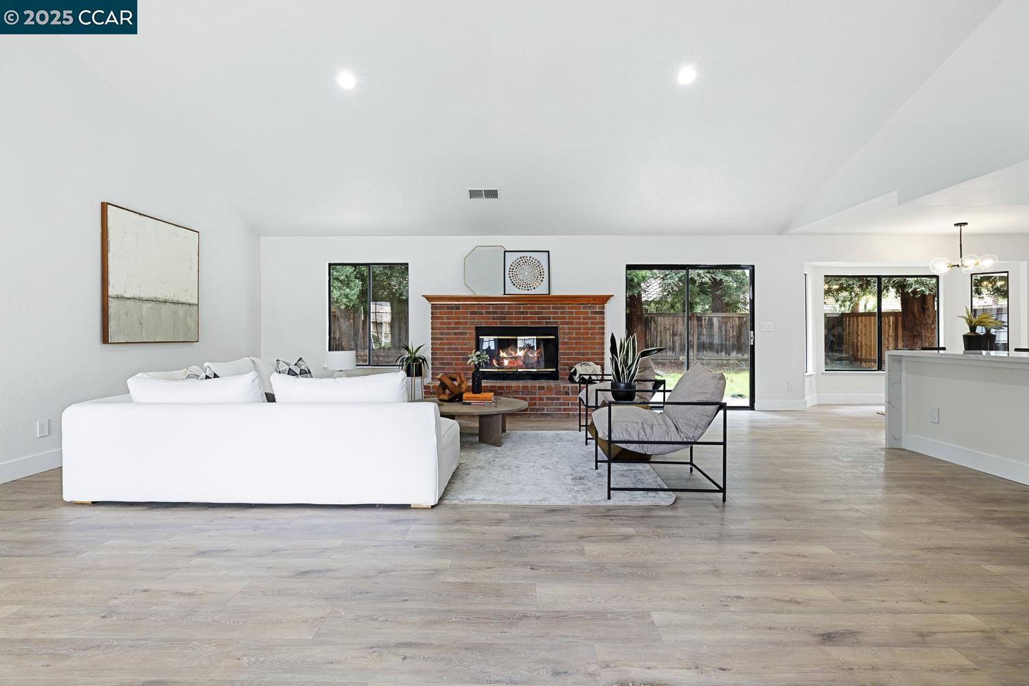 Detail Gallery Image 15 of 38 For 5017 W Locust Ave, Fresno,  CA 93722 - 3 Beds | 2 Baths