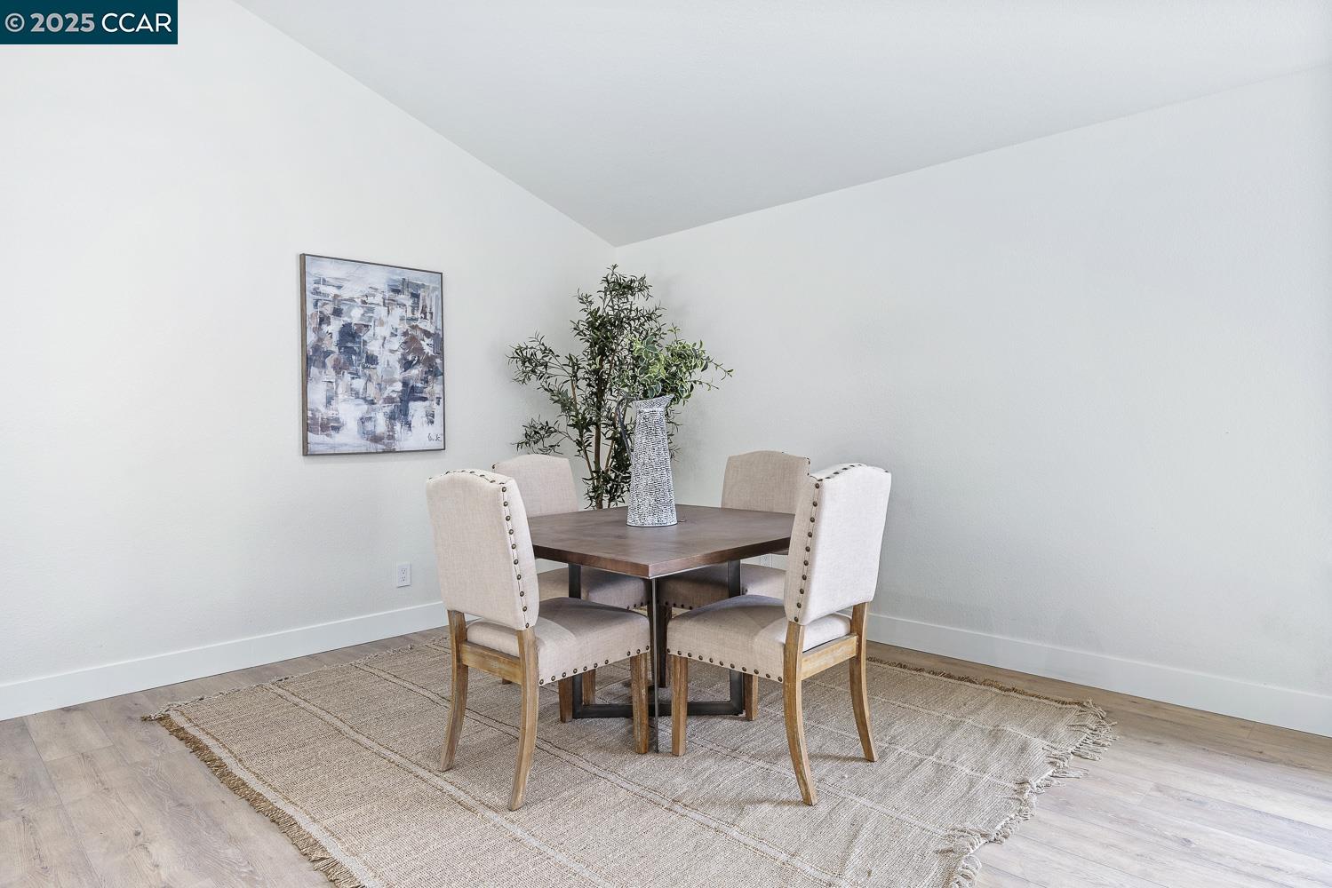 Detail Gallery Image 19 of 38 For 5017 W Locust Ave, Fresno,  CA 93722 - 3 Beds | 2 Baths