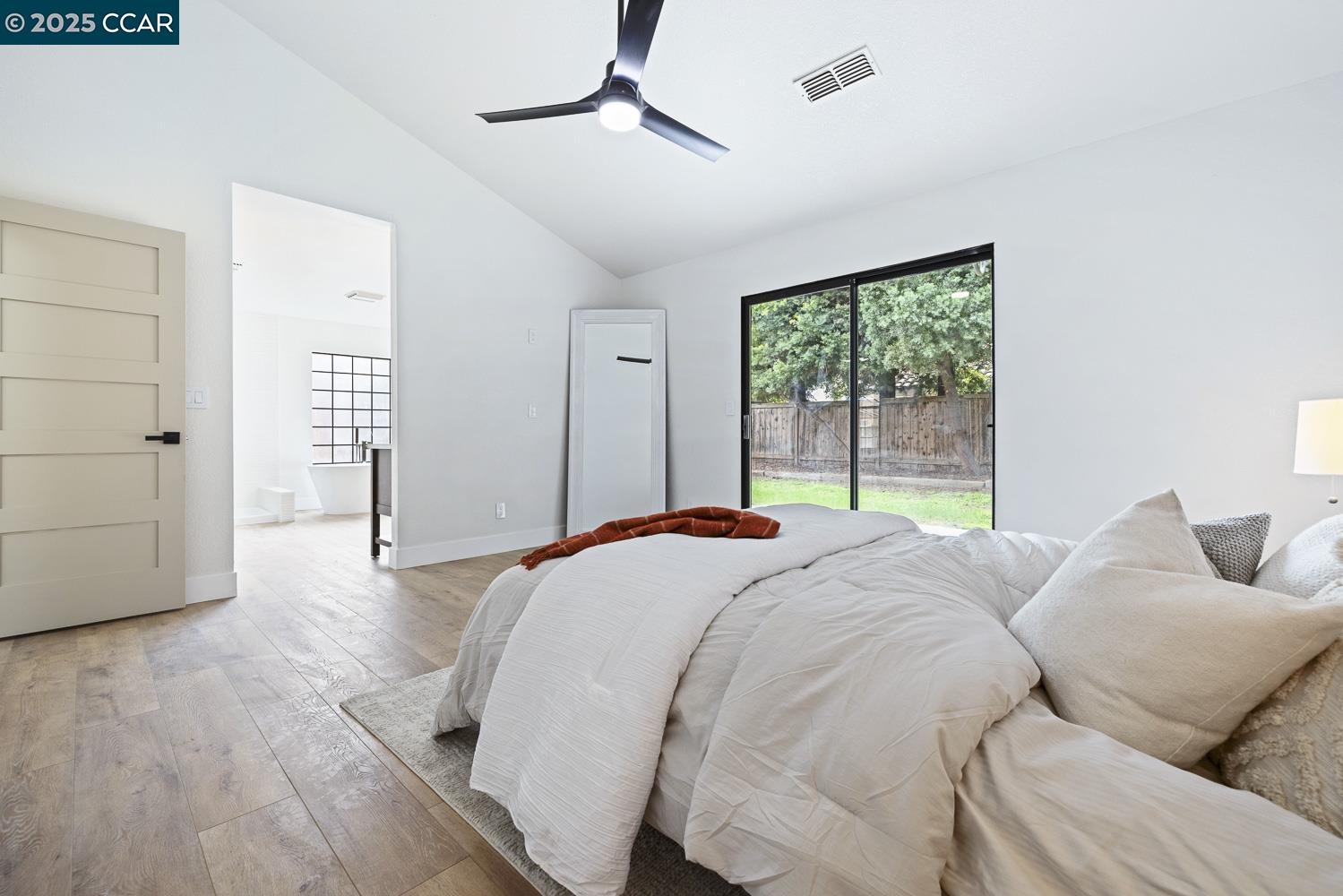 Detail Gallery Image 23 of 38 For 5017 W Locust Ave, Fresno,  CA 93722 - 3 Beds | 2 Baths