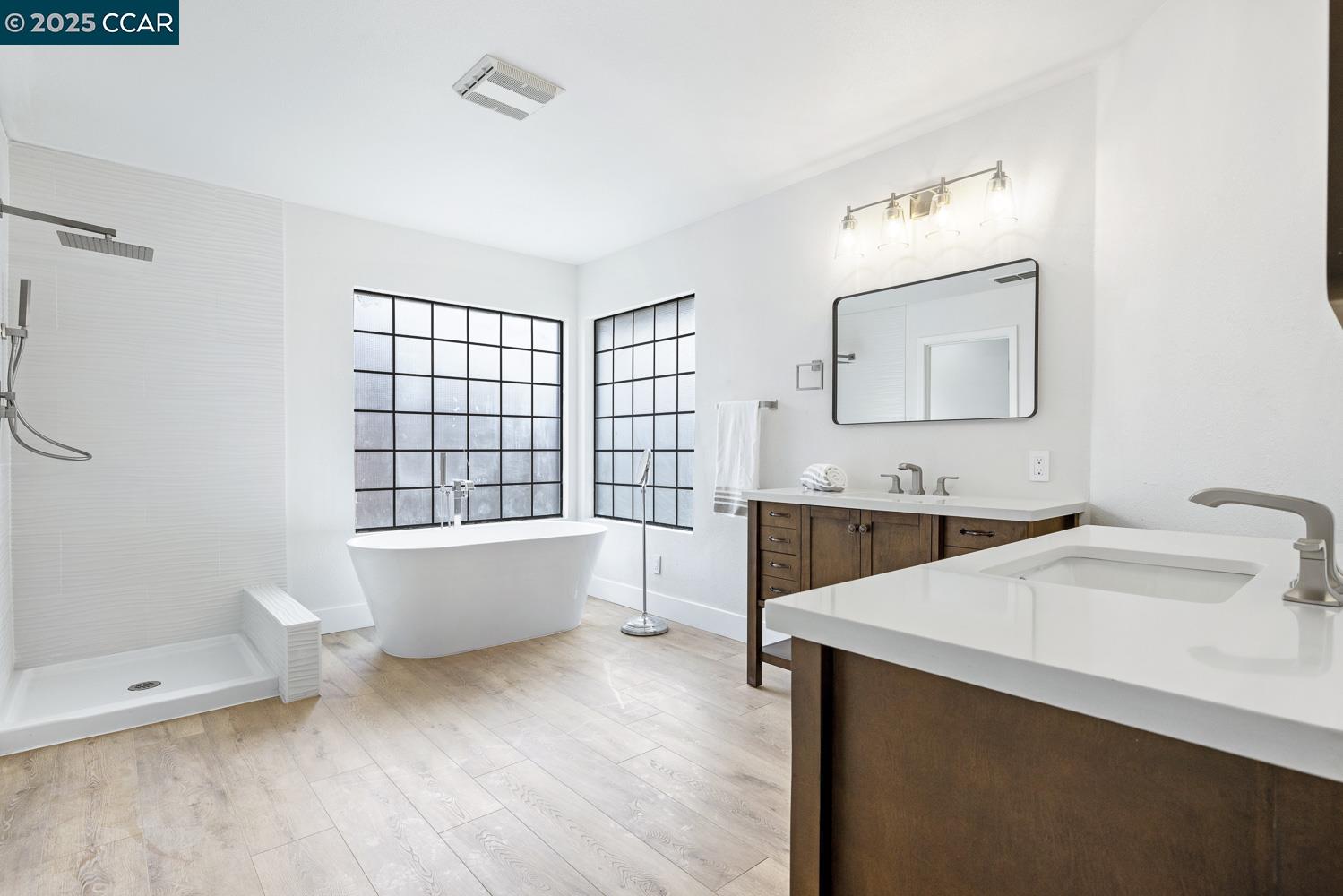 Detail Gallery Image 26 of 38 For 5017 W Locust Ave, Fresno,  CA 93722 - 3 Beds | 2 Baths