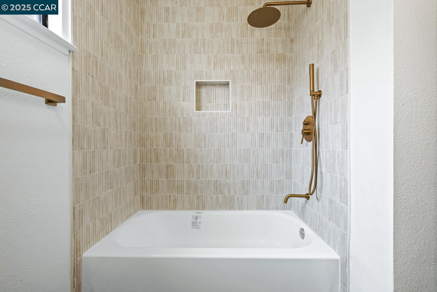 Detail Gallery Image 33 of 38 For 5017 W Locust Ave, Fresno,  CA 93722 - 3 Beds | 2 Baths