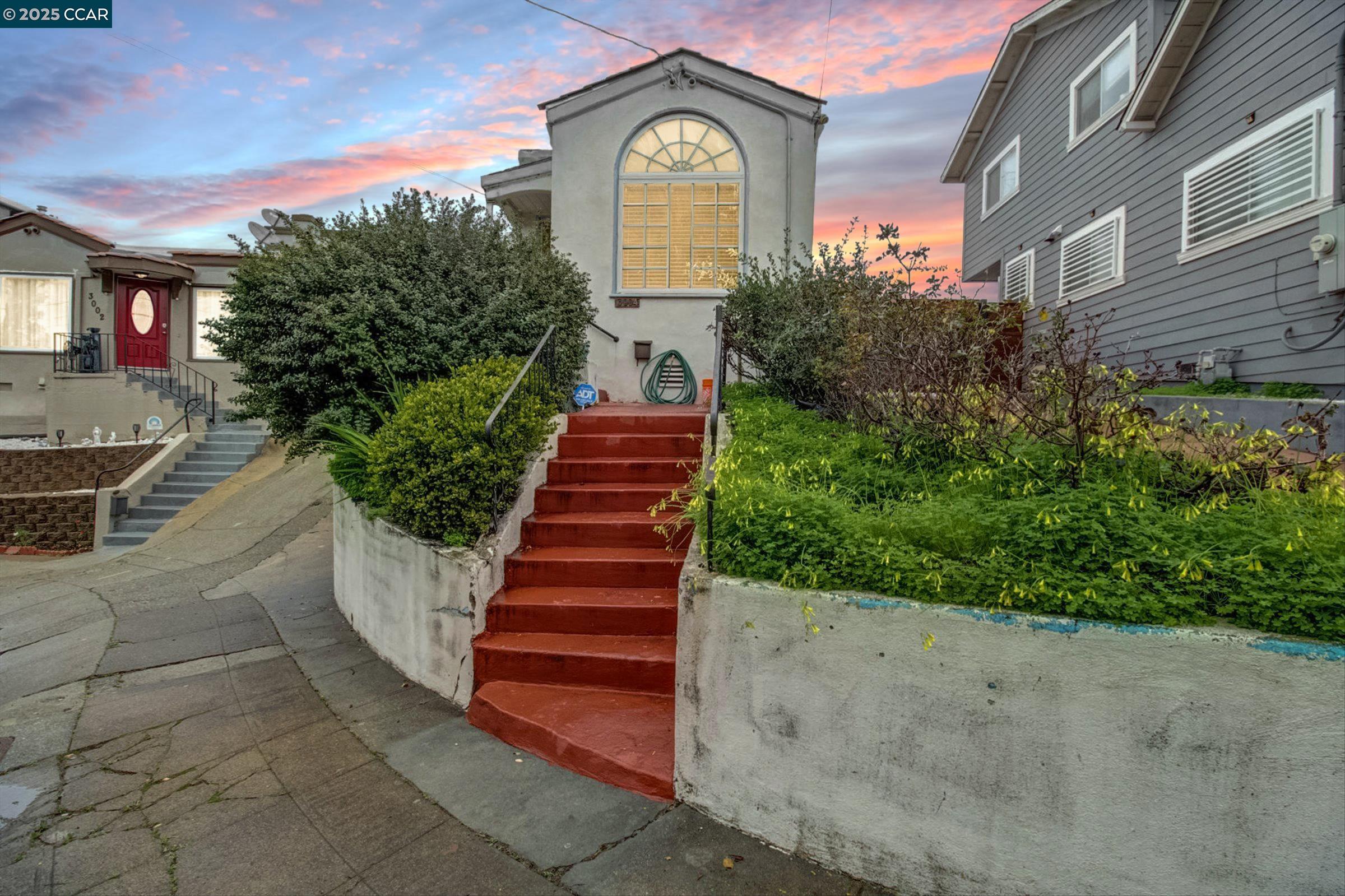 Detail Gallery Image 1 of 1 For 3004 E 29th St, Oakland,  CA 94601 - 2 Beds | 1 Baths