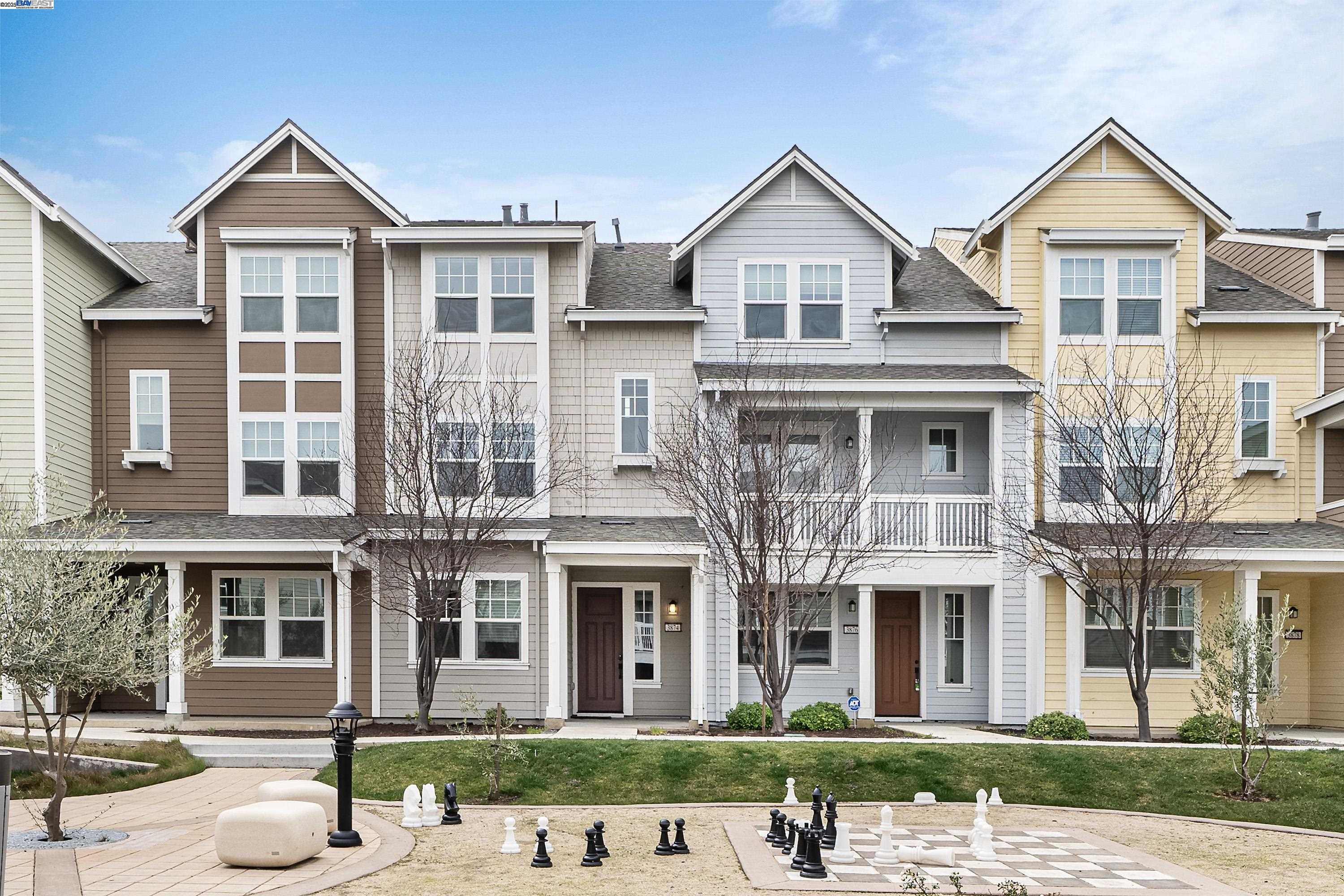 Detail Gallery Image 1 of 1 For 3874 Domain Way, Mountain View,  CA 94043 - 3 Beds | 3/1 Baths