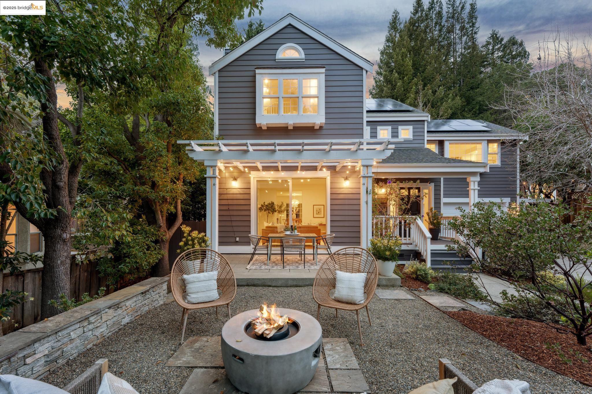 Detail Gallery Image 1 of 1 For 6119 Pinewood Rd, Oakland,  CA 94611 - 3 Beds | 2/1 Baths