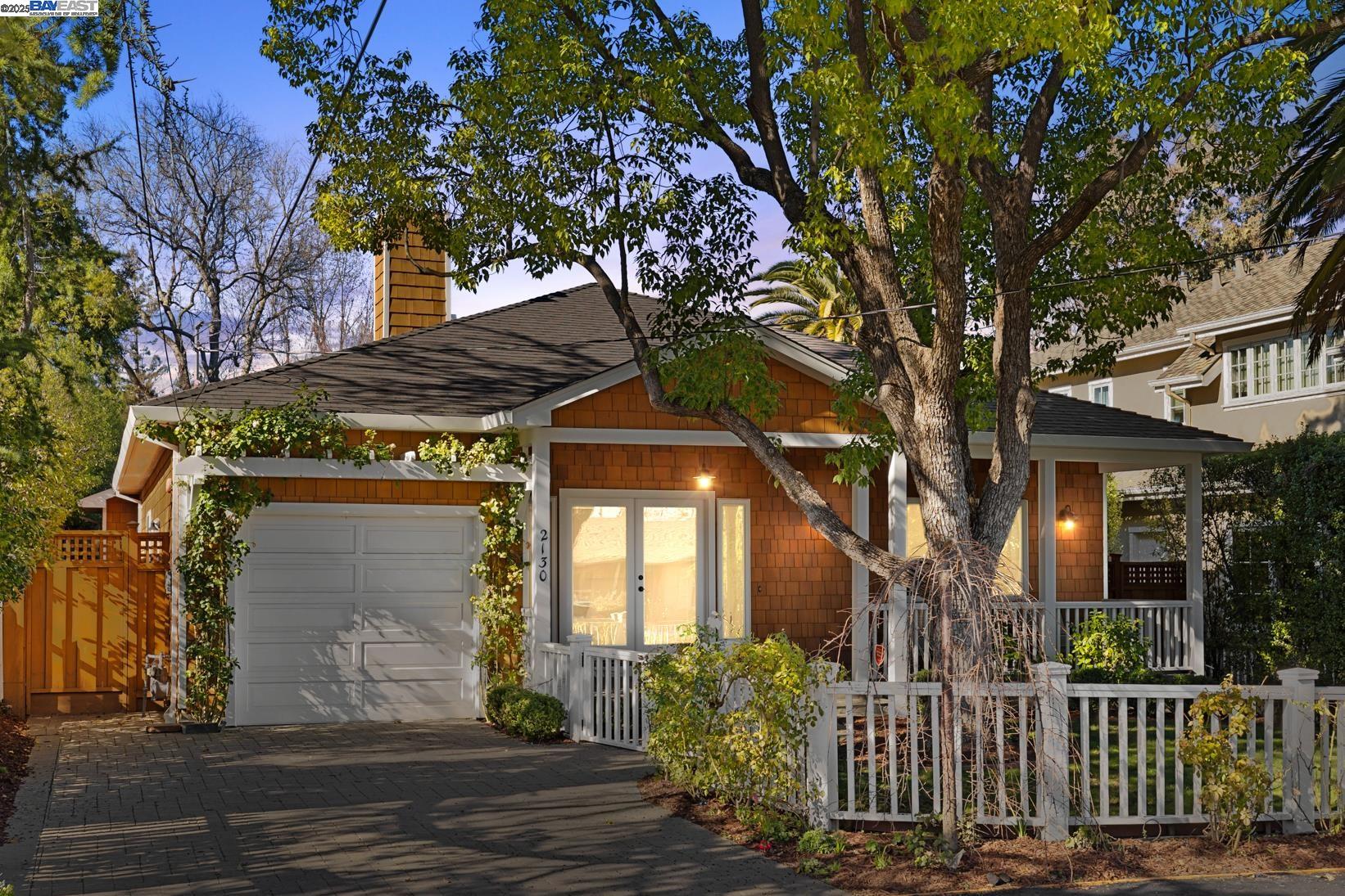 Detail Gallery Image 1 of 1 For 2130 Manzanita Ave., Menlo Park,  CA 94025 - 3 Beds | 2/1 Baths
