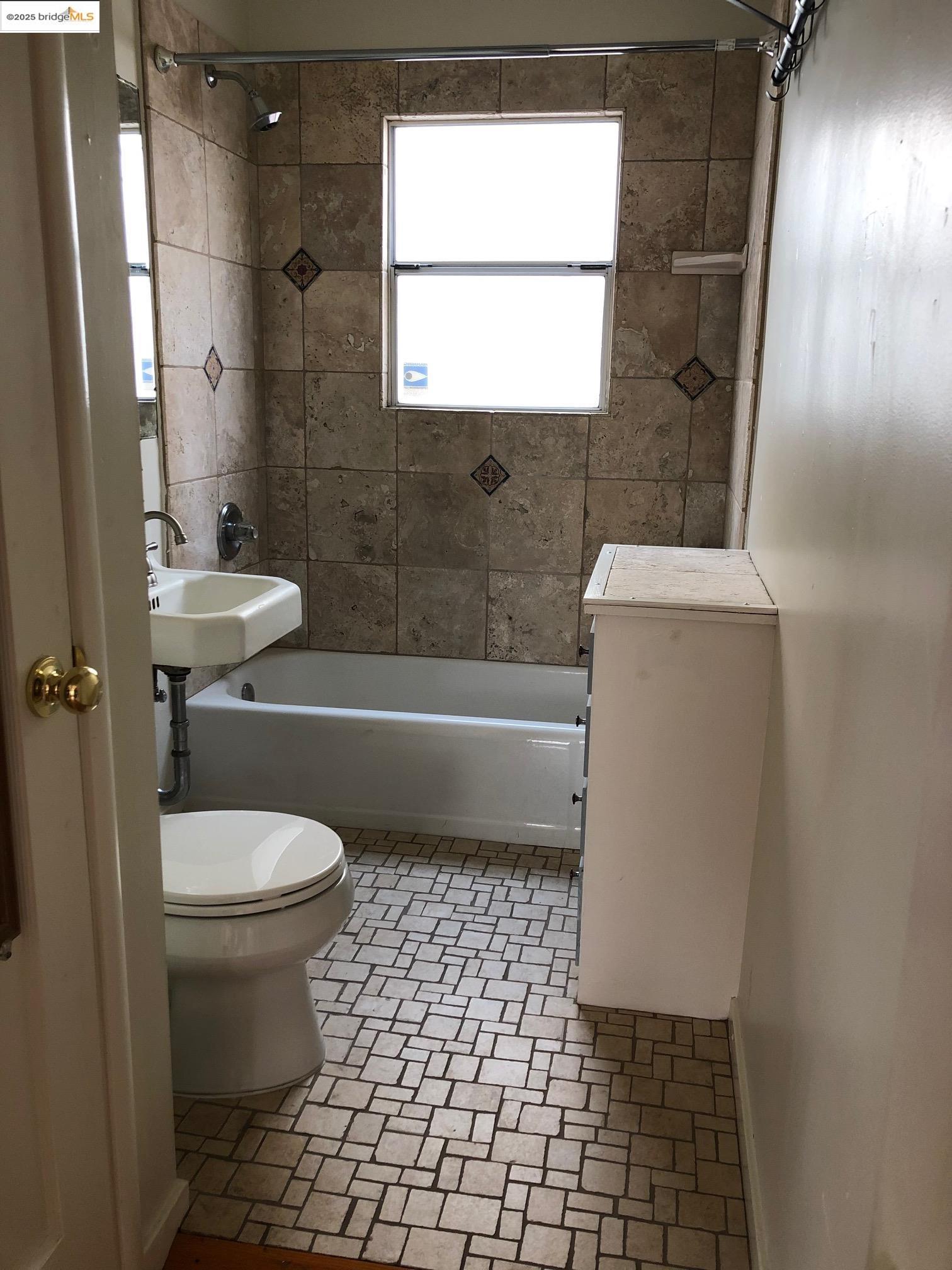 Photo #2: 41086328 Listing 