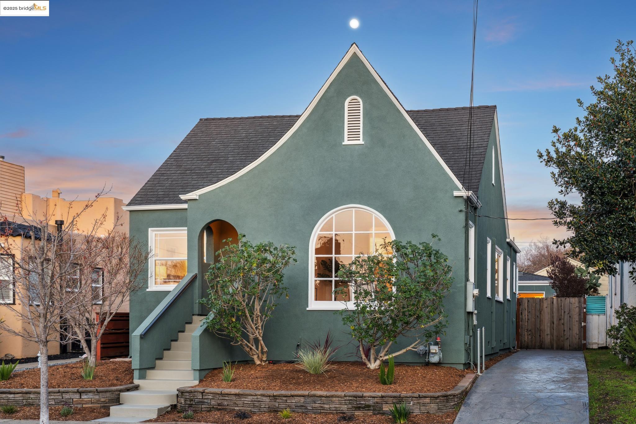 Detail Gallery Image 1 of 1 For 932 33rd Street, Richmond,  CA 94804 - 2 Beds | 1 Baths