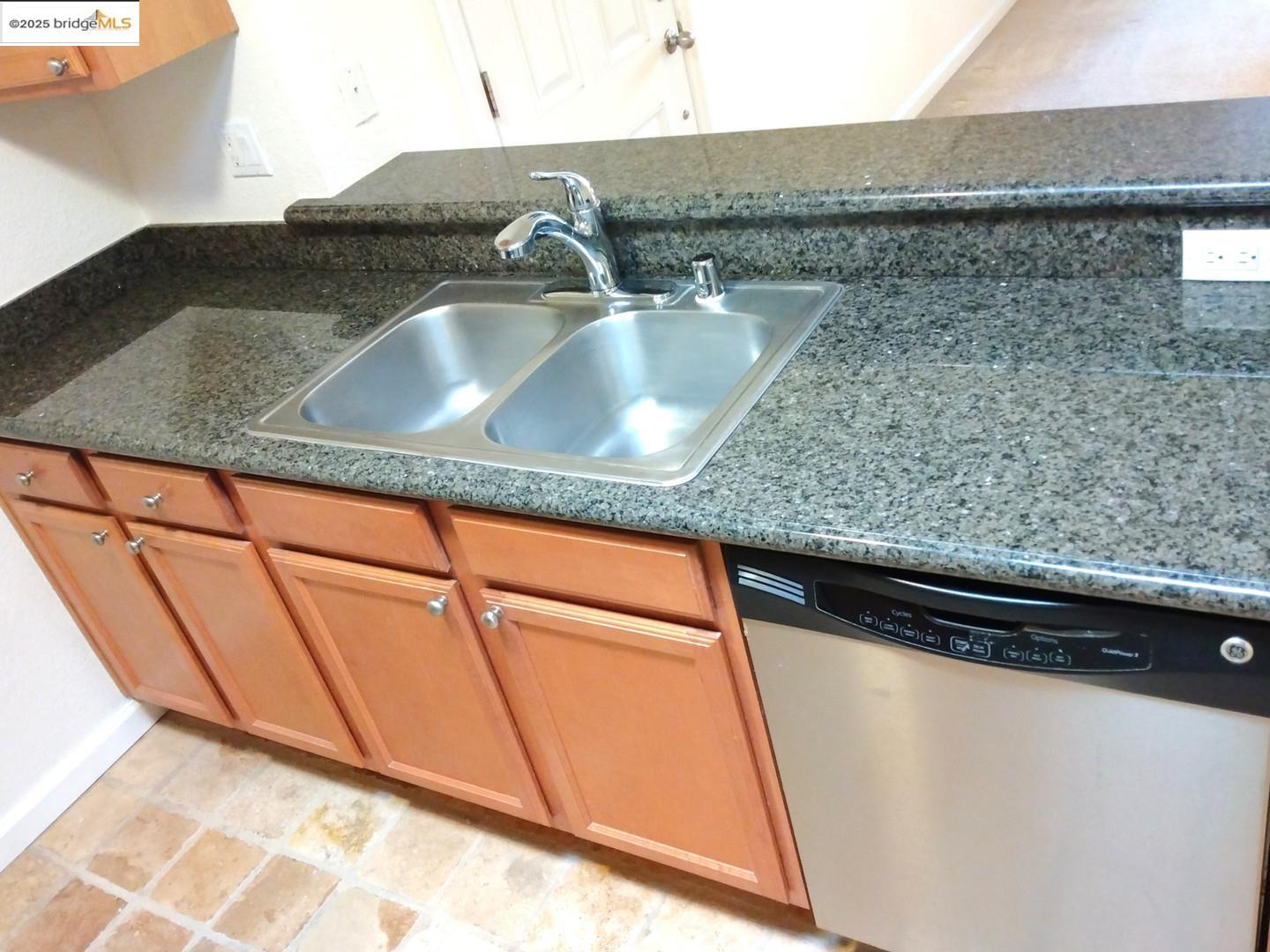 Detail Gallery Image 4 of 49 For 440 Dempsey Rd Unit 241,  Milpitas,  CA 95035 - 1 Beds | 1 Baths