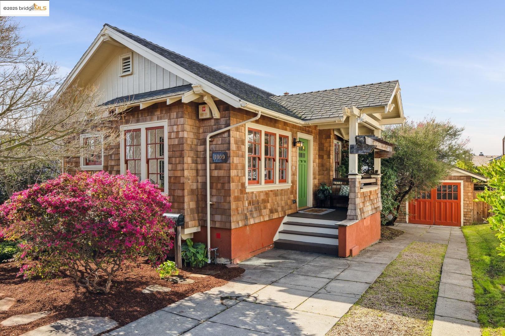 Detail Gallery Image 1 of 1 For 4909 Fairfax Ave, Oakland,  CA 94601 - 2 Beds | 1 Baths