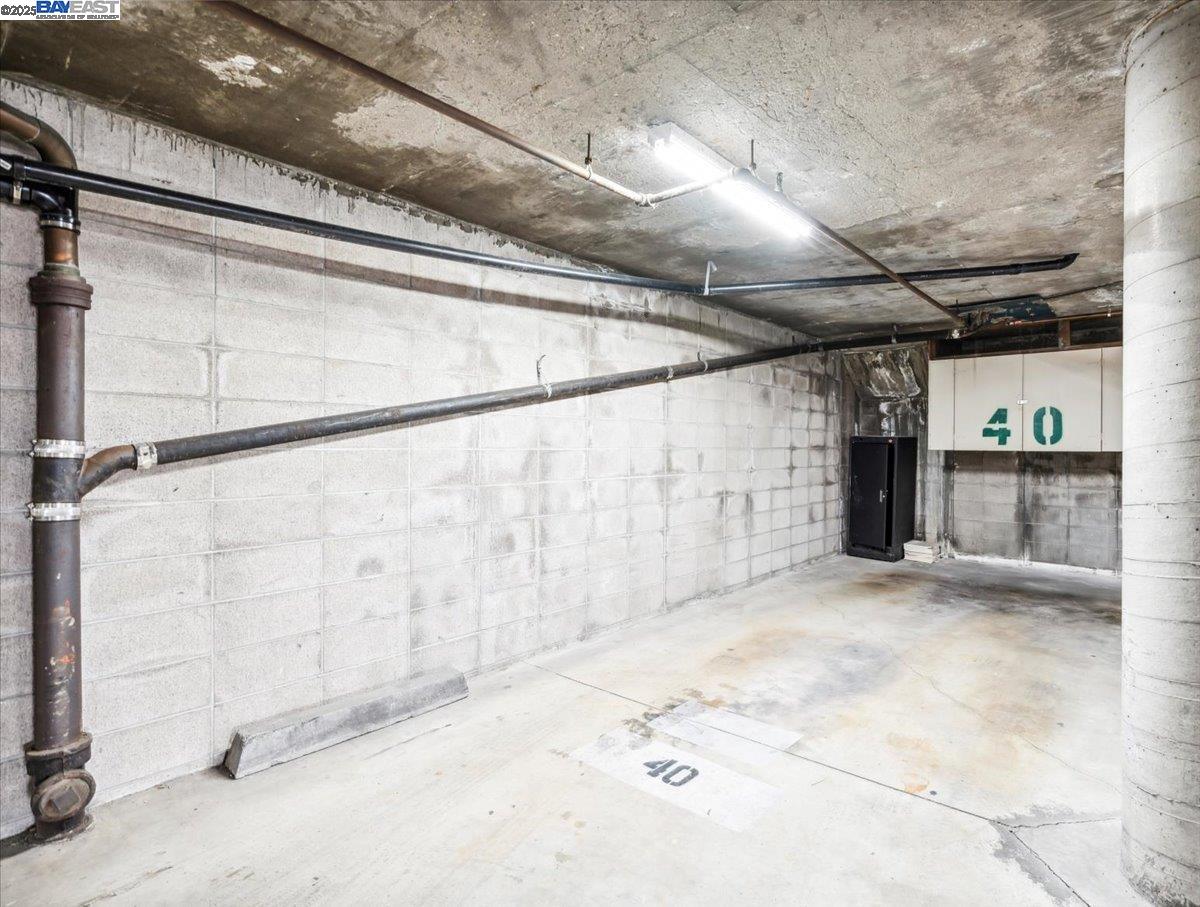360 Vernon St # 107, Oakland, California 94610, 2 Bedrooms Bedrooms, ,1 BathroomBathrooms,Residential,For Sale,360 Vernon St # 107,41086364