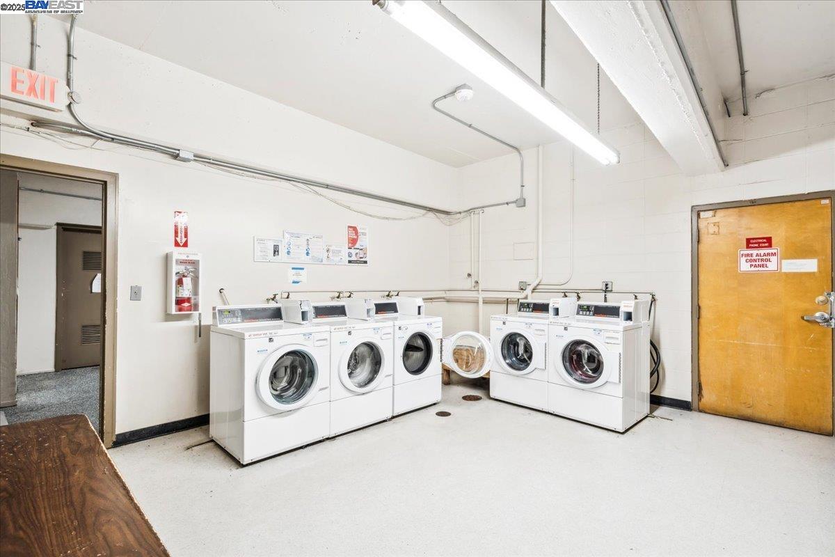 360 Vernon St # 107, Oakland, California 94610, 2 Bedrooms Bedrooms, ,1 BathroomBathrooms,Residential,For Sale,360 Vernon St # 107,41086364
