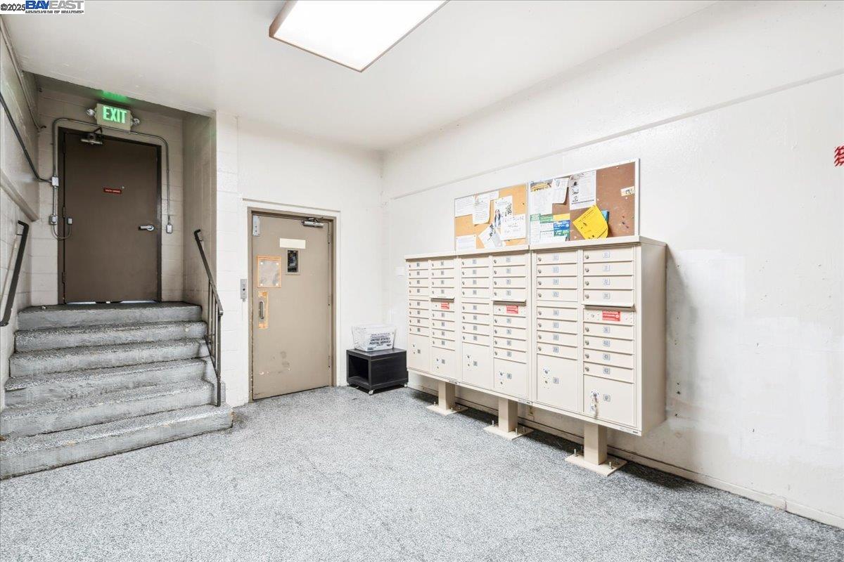360 Vernon St # 107, Oakland, California 94610, 2 Bedrooms Bedrooms, ,1 BathroomBathrooms,Residential,For Sale,360 Vernon St # 107,41086364