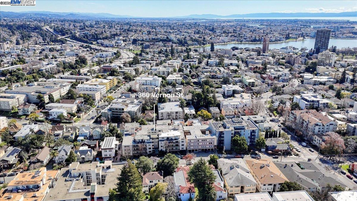 360 Vernon St # 107, Oakland, California 94610, 2 Bedrooms Bedrooms, ,1 BathroomBathrooms,Residential,For Sale,360 Vernon St # 107,41086364