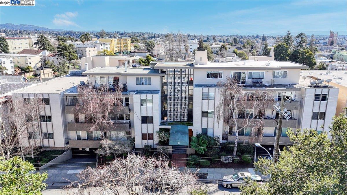 360 Vernon St # 107, Oakland, California 94610, 2 Bedrooms Bedrooms, ,1 BathroomBathrooms,Residential,For Sale,360 Vernon St # 107,41086364
