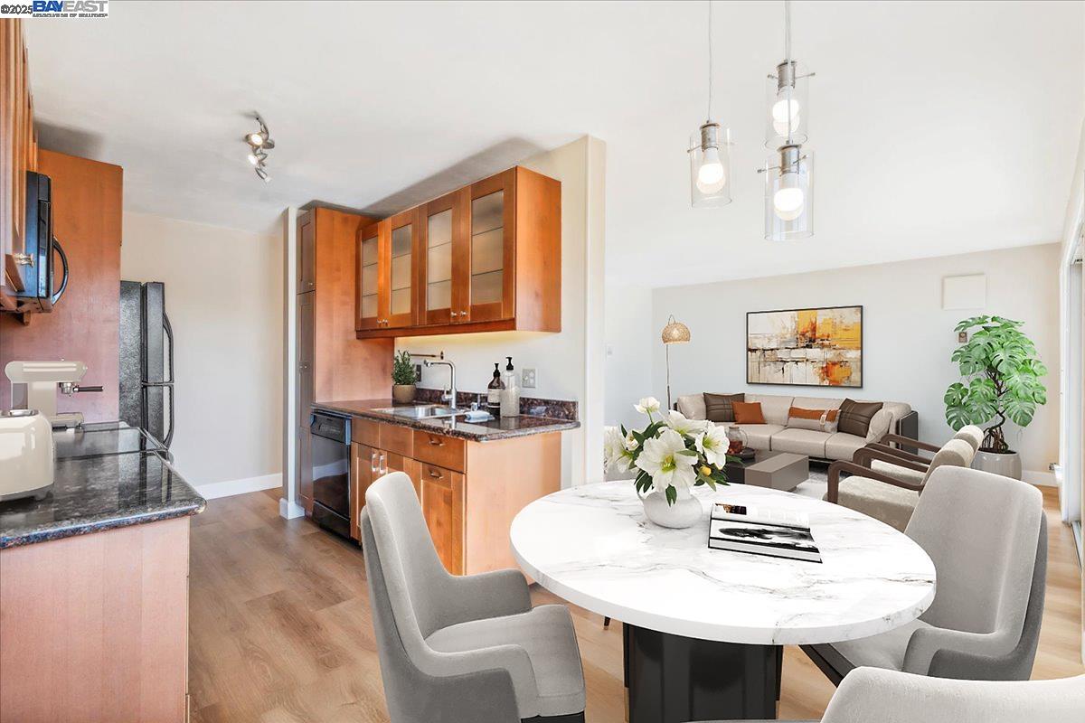 360 Vernon St # 107, Oakland, California 94610, 2 Bedrooms Bedrooms, ,1 BathroomBathrooms,Residential,For Sale,360 Vernon St # 107,41086364