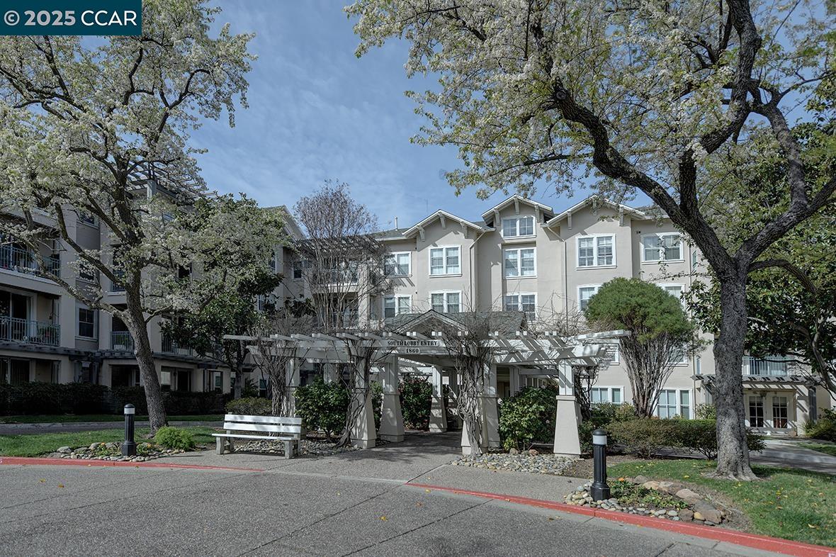 Detail Gallery Image 1 of 1 For 1860 Tice Creek Dr #1154,  Walnut Creek,  CA 94595 - 1 Beds | 1 Baths