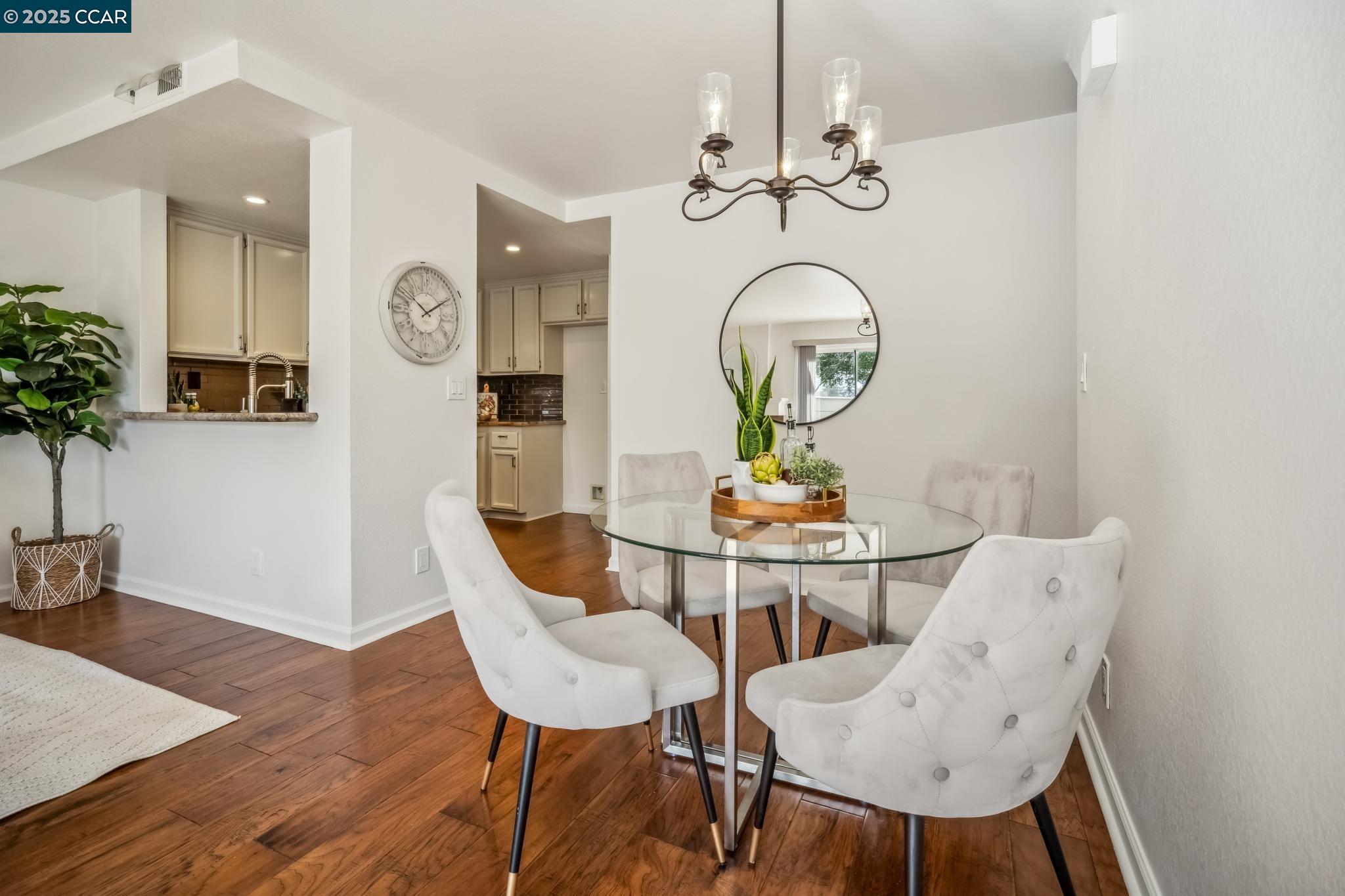 Detail Gallery Image 12 of 53 For 66 Cherry Ridge Ln, San Jose,  CA 95136 - 2 Beds | 2/1 Baths