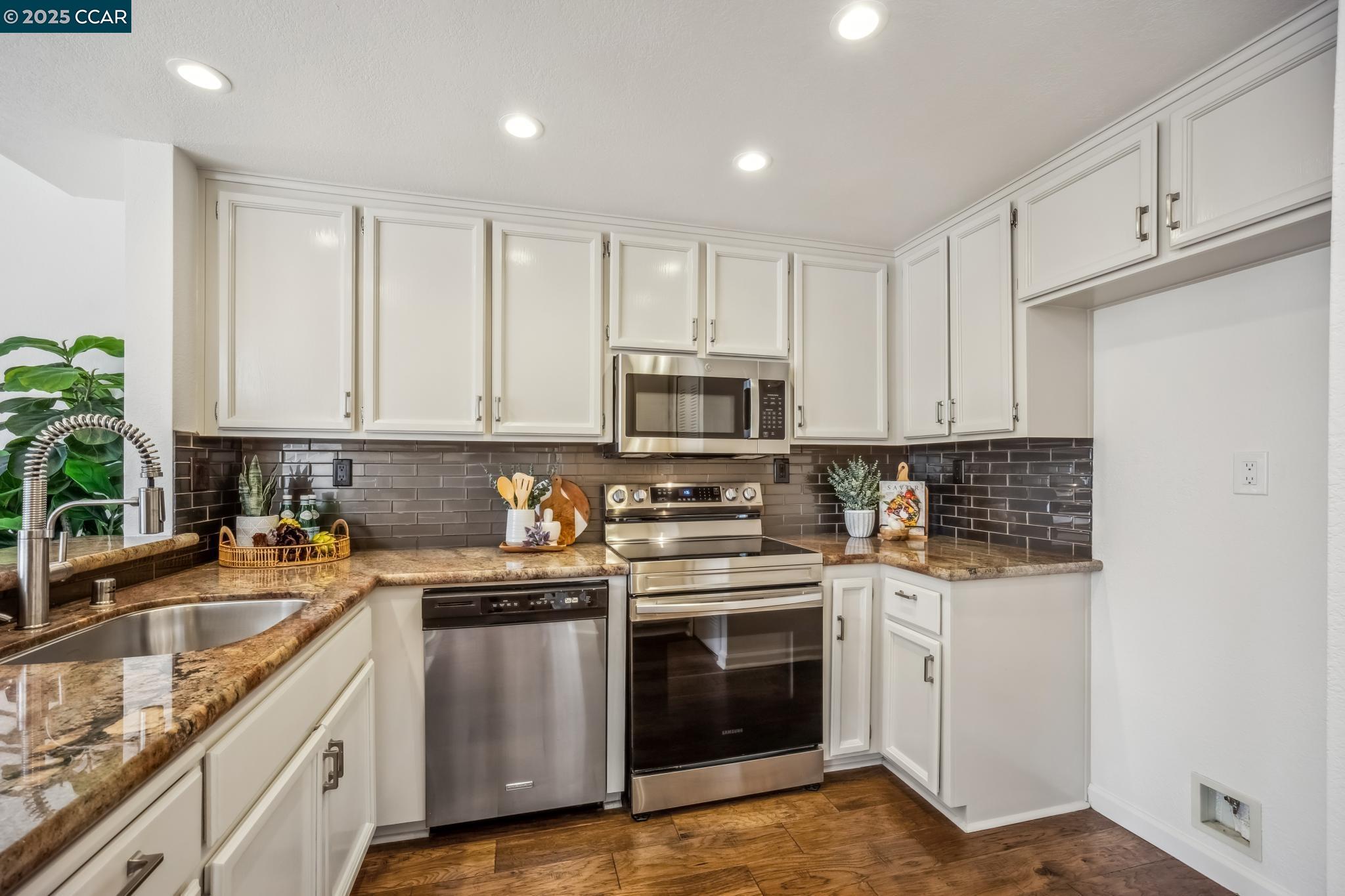 Detail Gallery Image 13 of 53 For 66 Cherry Ridge Ln, San Jose,  CA 95136 - 2 Beds | 2/1 Baths
