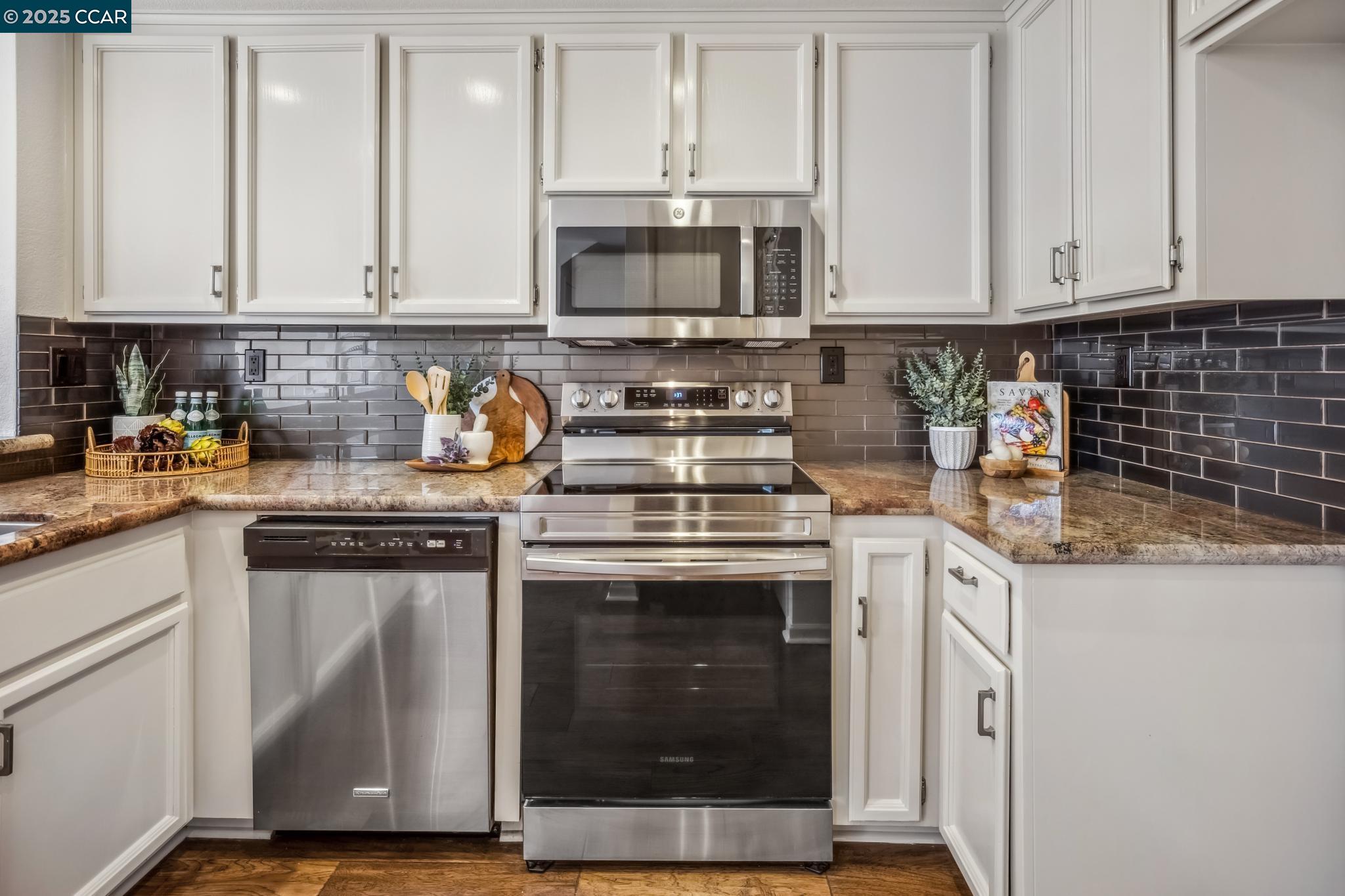 Detail Gallery Image 14 of 53 For 66 Cherry Ridge Ln, San Jose,  CA 95136 - 2 Beds | 2/1 Baths