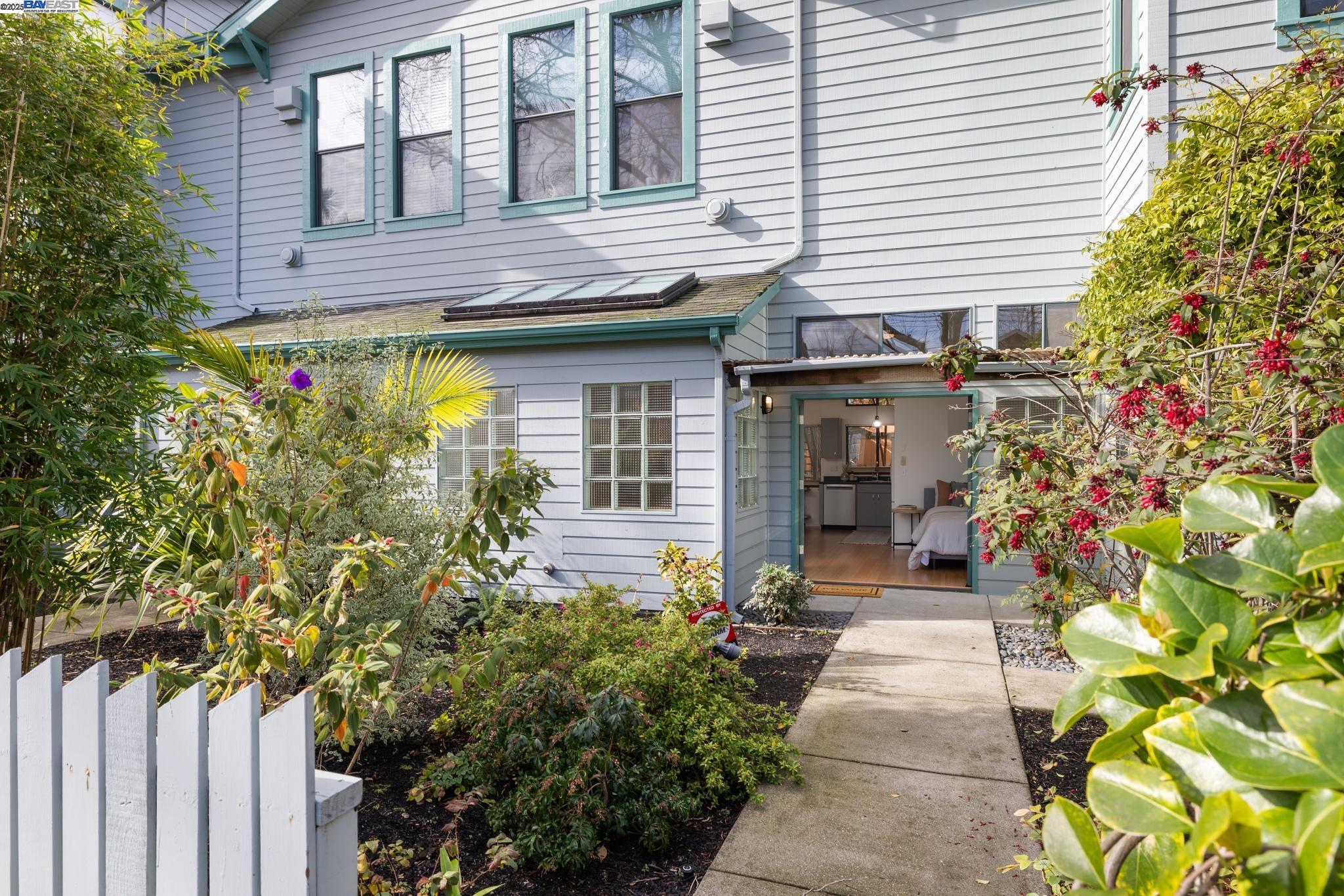 More Details about MLS # 41086407 : 2120 6TH ST # 1