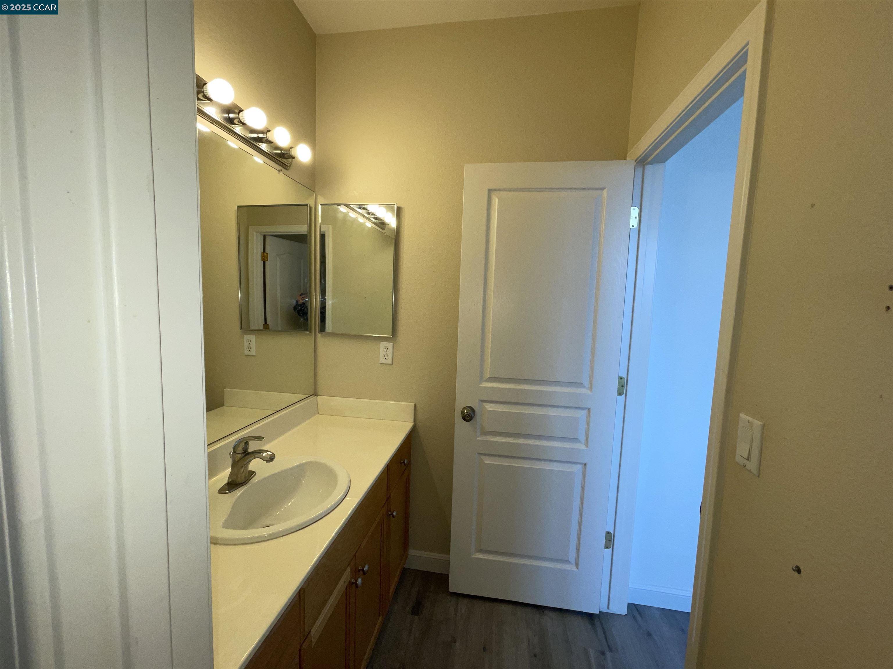 Detail Gallery Image 21 of 31 For 2087 Railroad Ave, Hercules,  CA 94547 - 3 Beds | 3 Baths