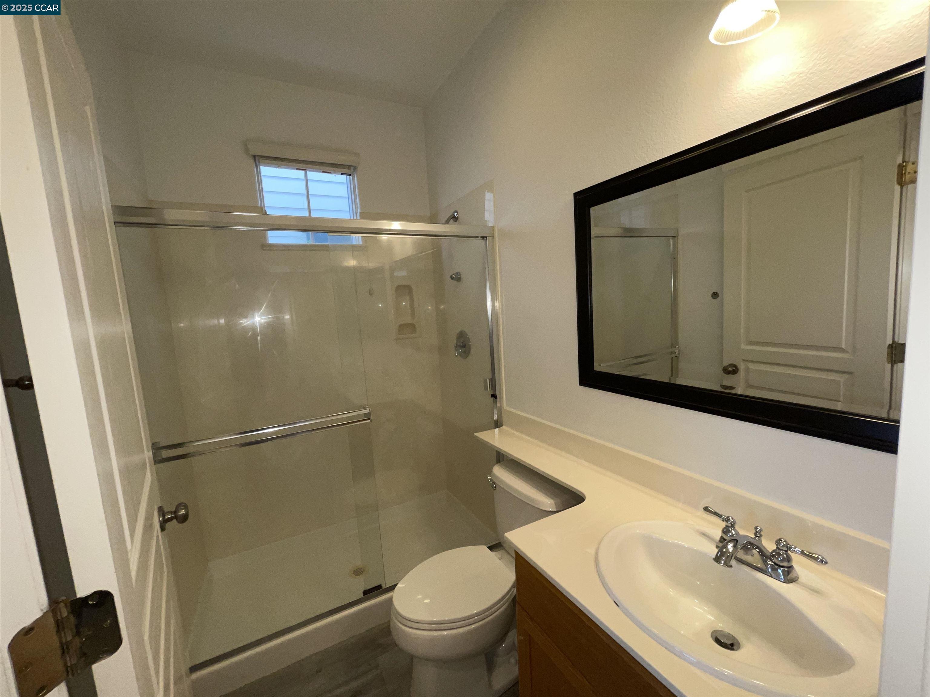 Detail Gallery Image 25 of 31 For 2087 Railroad Ave, Hercules,  CA 94547 - 3 Beds | 3 Baths