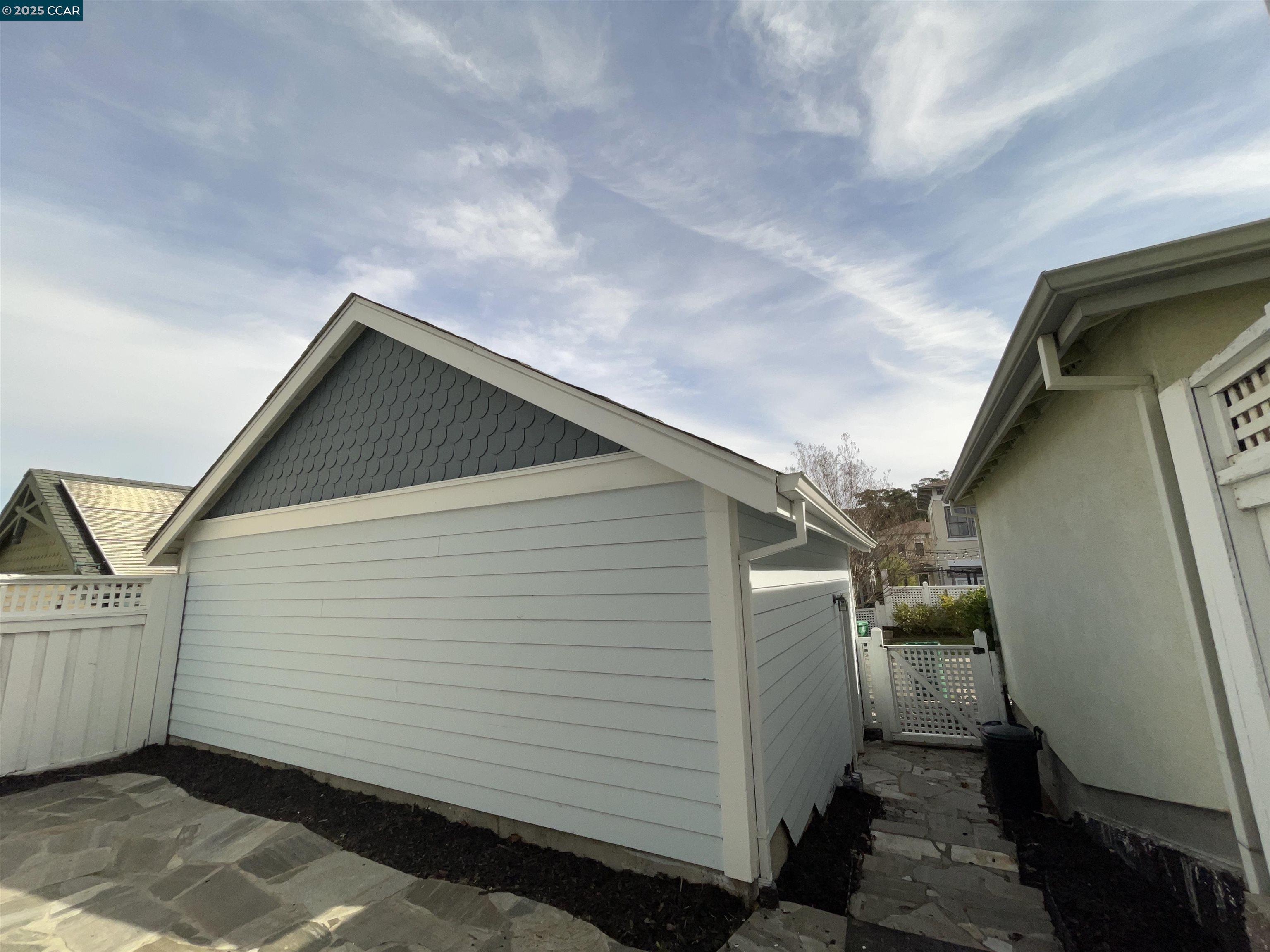 Detail Gallery Image 28 of 31 For 2087 Railroad Ave, Hercules,  CA 94547 - 3 Beds | 3 Baths