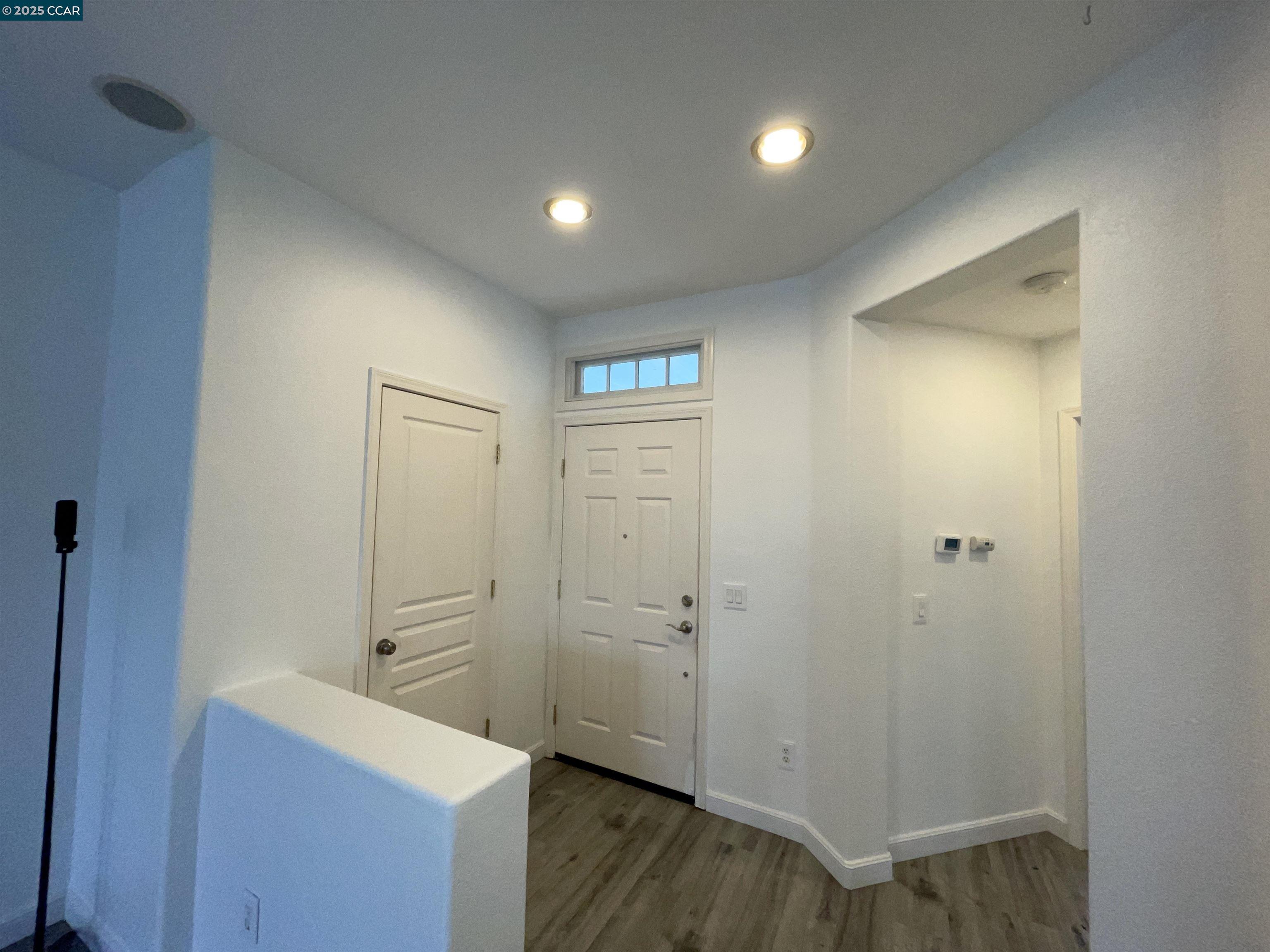 Detail Gallery Image 4 of 31 For 2087 Railroad Ave, Hercules,  CA 94547 - 3 Beds | 3 Baths