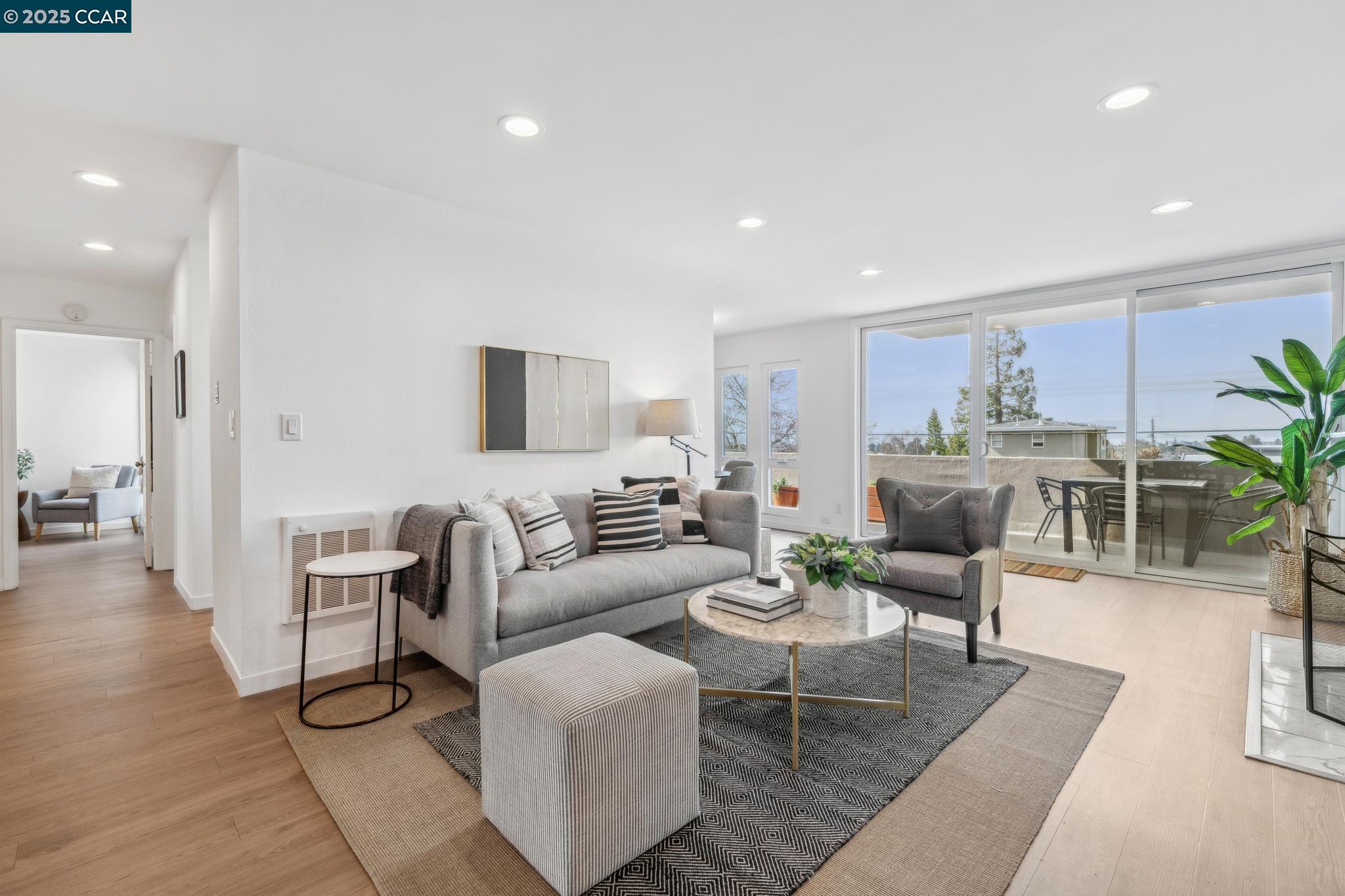 Browse active condo listings in THE HERITAGE OF CLAREMONT