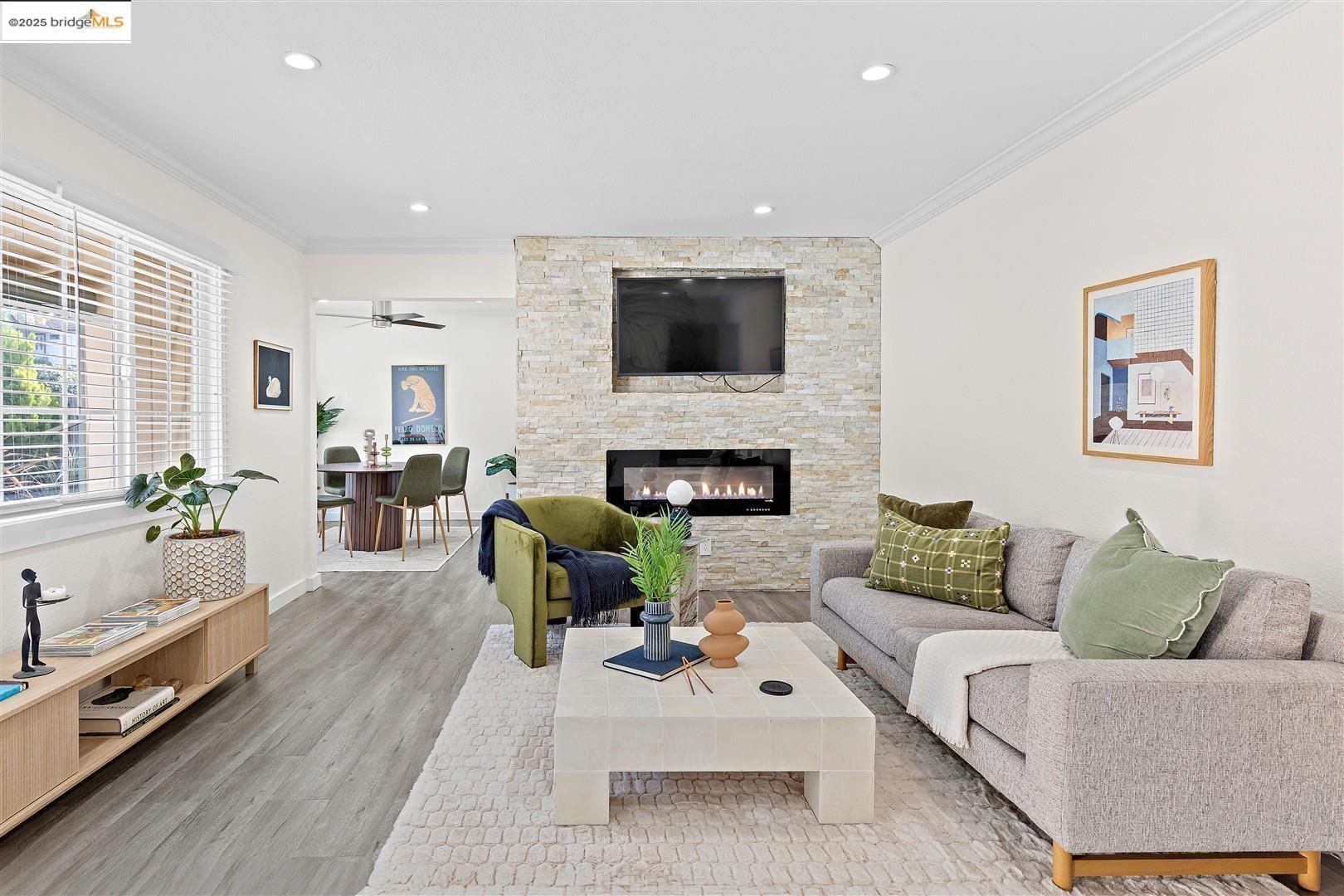 Detail Gallery Image 1 of 1 For 9411 Castlewood St, Oakland,  CA 94605 - 4 Beds | 2 Baths