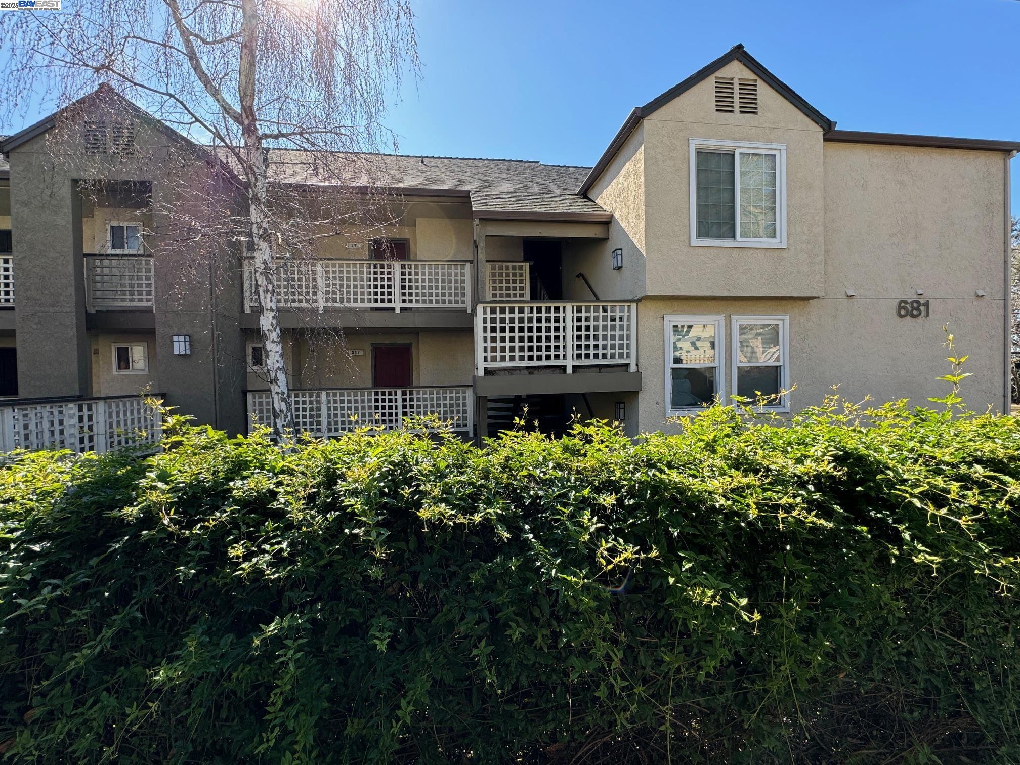 More Details about MLS # 41086473 : 681 ROYSTON LN # 331