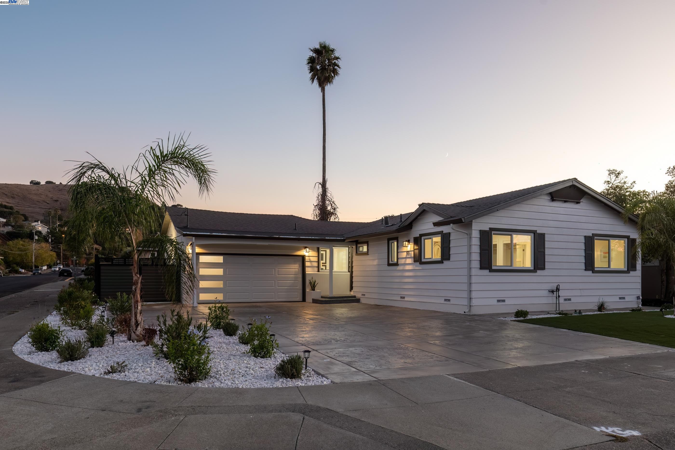 Detail Gallery Image 1 of 1 For 45 Ebbtide Psge, Corte Madera,  CA 94925 - 4 Beds | 2 Baths