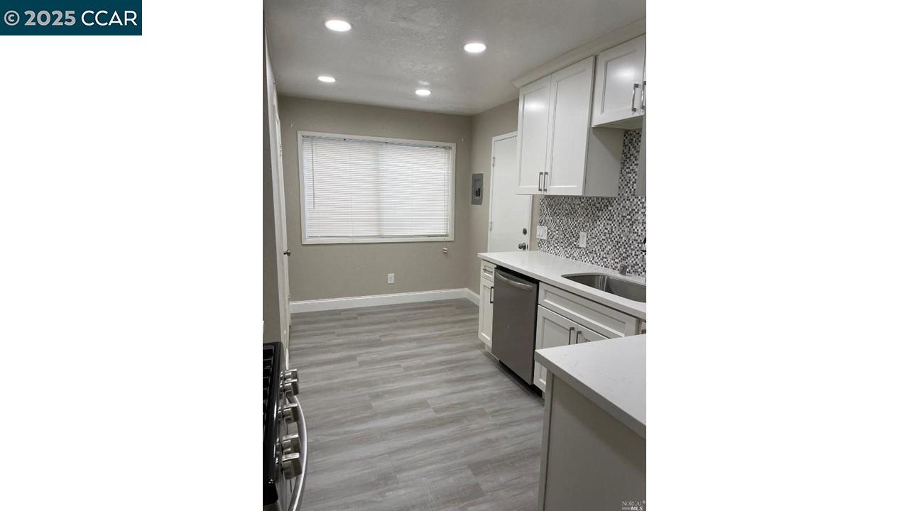Detail Gallery Image 2 of 23 For 114 Woy Ct, Pinole,  CA 94564 - 3 Beds | 2 Baths
