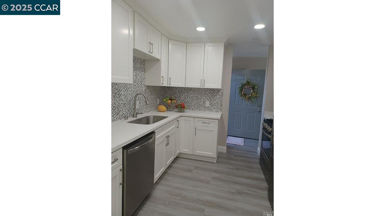 Detail Gallery Image 3 of 23 For 114 Woy Ct, Pinole,  CA 94564 - 3 Beds | 2 Baths