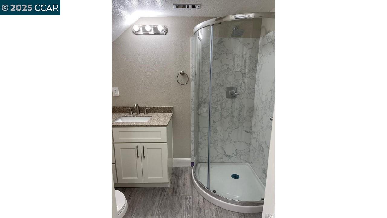 Detail Gallery Image 5 of 23 For 114 Woy Ct, Pinole,  CA 94564 - 3 Beds | 2 Baths