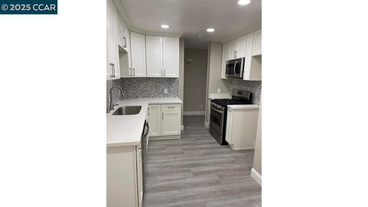 Detail Gallery Image 6 of 23 For 114 Woy Ct, Pinole,  CA 94564 - 3 Beds | 2 Baths