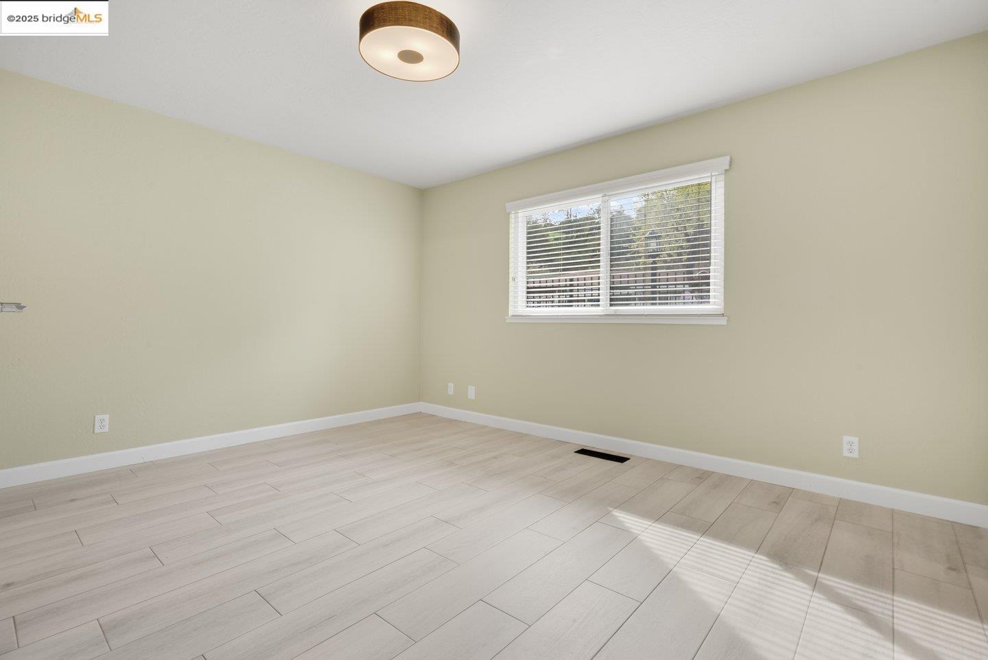 8711 Mountain Blvd # 28, Oakland, California 94605, 1 Bedroom Bedrooms, 3 Rooms Rooms,1 BathroomBathrooms,Residential,For Sale,8711 Mountain Blvd # 28,41086505