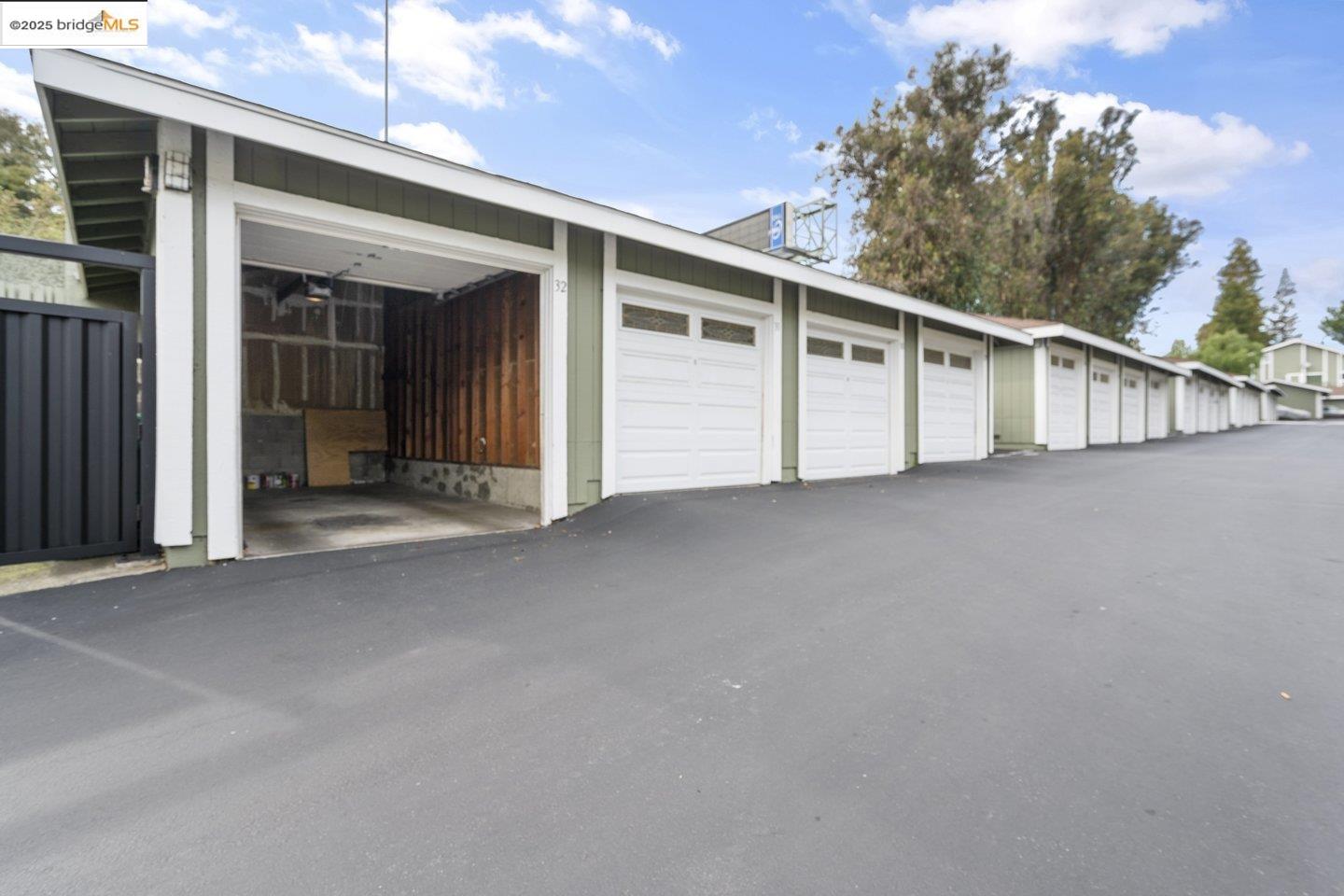 8711 Mountain Blvd # 28, Oakland, California 94605, 1 Bedroom Bedrooms, 3 Rooms Rooms,1 BathroomBathrooms,Residential,For Sale,8711 Mountain Blvd # 28,41086505
