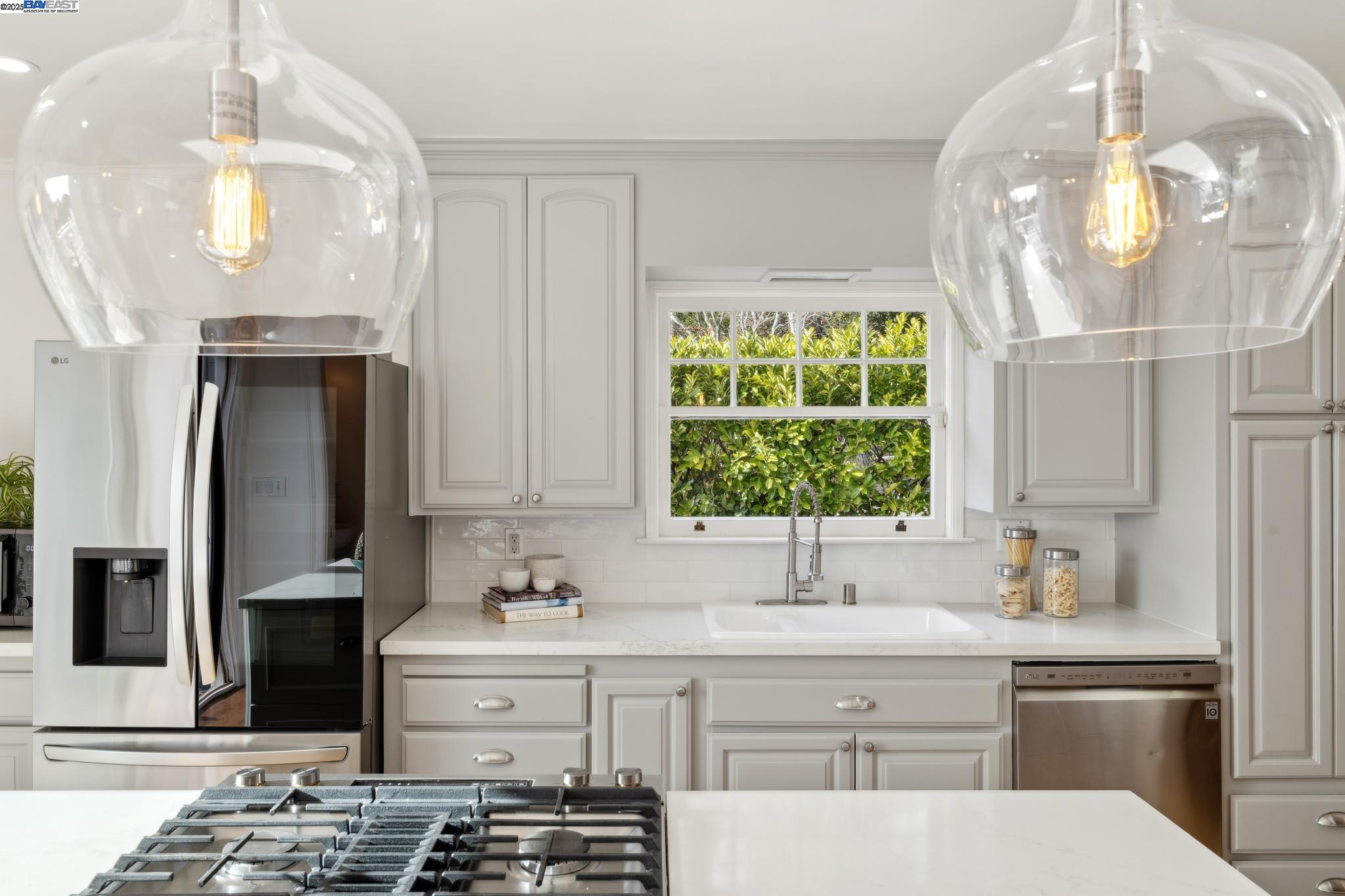 3085 MONTEREY BOULEVARD, Oakland, California 94602, 5 Bedrooms Bedrooms, 11 Rooms Rooms,4 BathroomsBathrooms,Residential,For Sale,3085 MONTEREY BOULEVARD,41086530