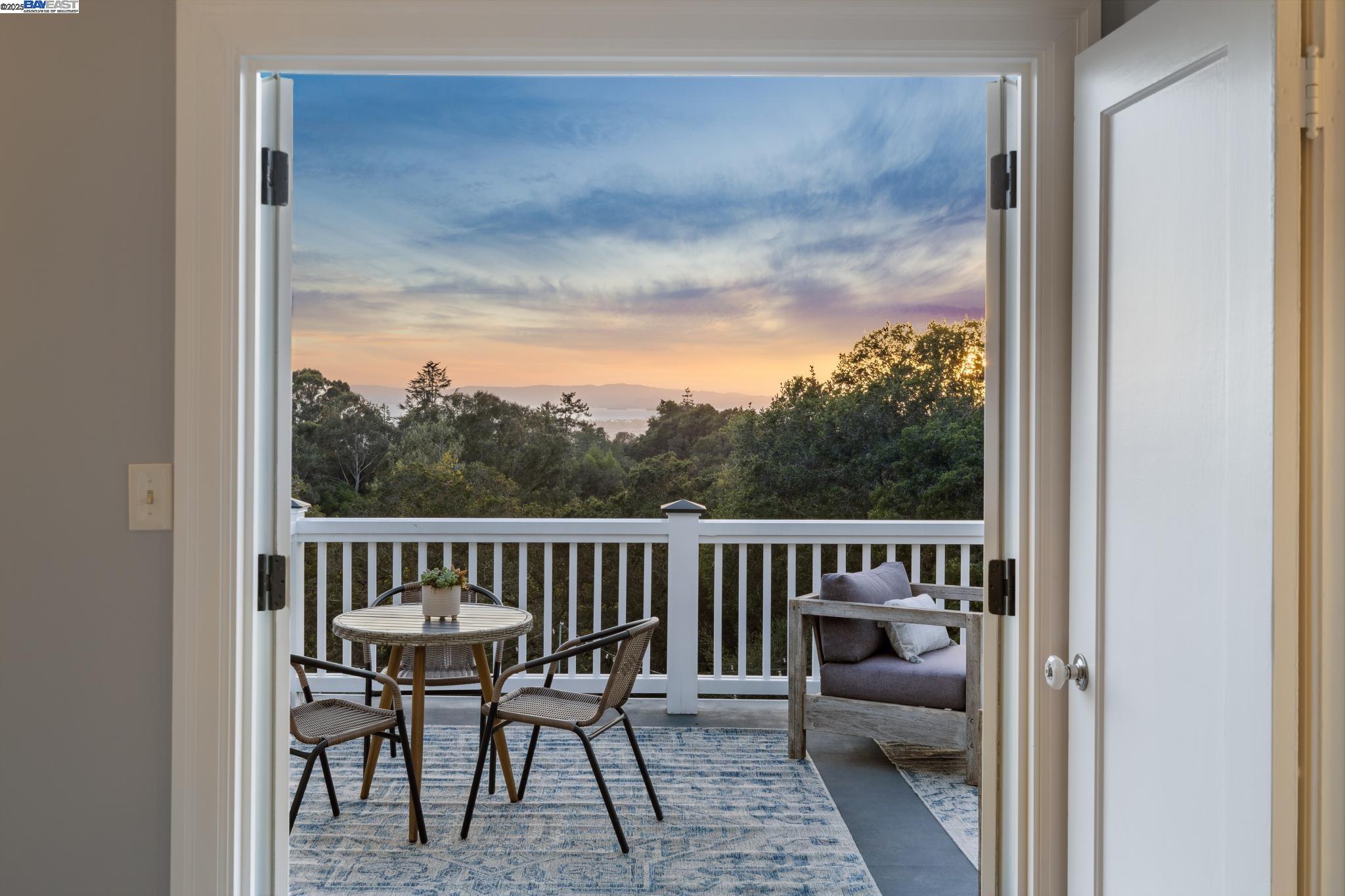 3085 MONTEREY BOULEVARD, Oakland, California 94602, 5 Bedrooms Bedrooms, 11 Rooms Rooms,4 BathroomsBathrooms,Residential,For Sale,3085 MONTEREY BOULEVARD,41086530