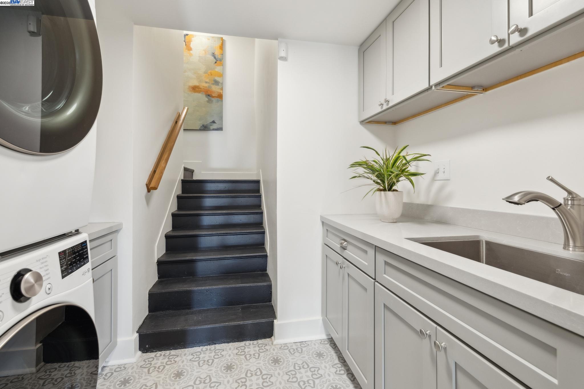 3085 MONTEREY BOULEVARD, Oakland, California 94602, 5 Bedrooms Bedrooms, 11 Rooms Rooms,4 BathroomsBathrooms,Residential,For Sale,3085 MONTEREY BOULEVARD,41086530