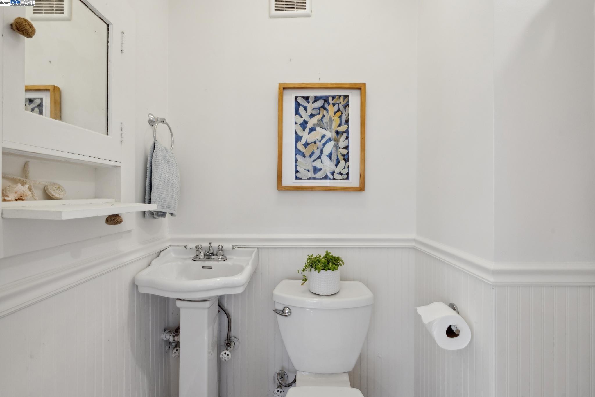 3085 MONTEREY BOULEVARD, Oakland, California 94602, 5 Bedrooms Bedrooms, 11 Rooms Rooms,4 BathroomsBathrooms,Residential,For Sale,3085 MONTEREY BOULEVARD,41086530